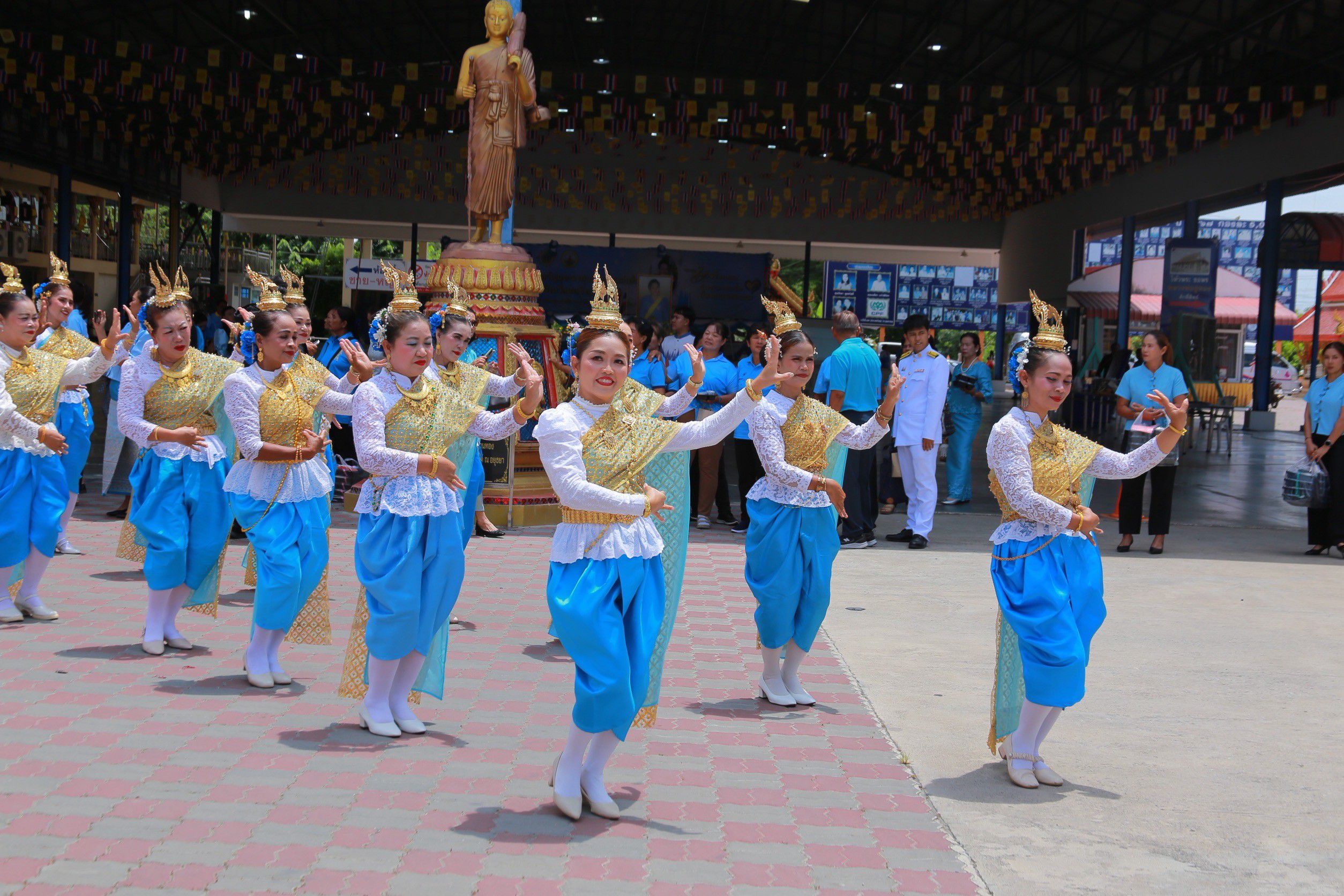 พช.ฉะเชิงเทราจัดพิธีมอบเงินพระราชทานขวัญถุงกองทุนแม่ของแผ่นดิน แก่ 13 หมู่บ้านต้นกล้า สืบสานพระราชปณิธานสู่ชุมชน