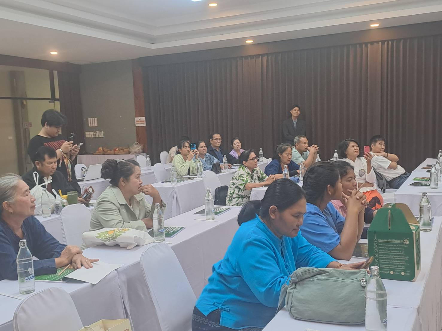 พช. ฉะเชิงเทรา ดำเนินโครงการเสริมสร้างรายได้ด้วยเครือข่ายเกษตรปลอดภัย กิจกรรมหลักที่ ๑ ส่งเสริมและพัฒนาศักยภาพเครือข่ายเกษตรปลอดภัยระดับจังหวัด กิจกรรมประชุมเชิงปฏิบัติการการส่งเสริมและพัฒนาศักยภาพเครือข่ายเกษตรปลอดภัยระดับจังหวัด