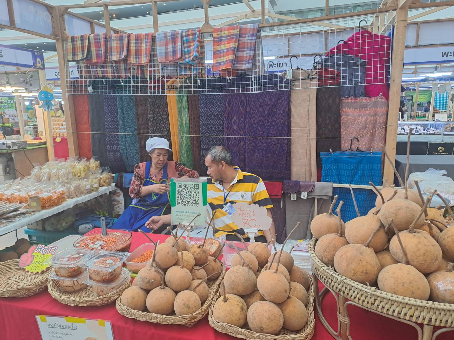 พช.ฉะเชิงเทรา ร่วมกิจกรรมการประชาสัมพันธ์สร้างการรับรู้การพัฒนาผลิตภัณฑ์ OTOP  กลุ่มปรับตัวสู่การพัฒนา (Quadrant D) ให้มีคุณภาพ มาตรฐาน