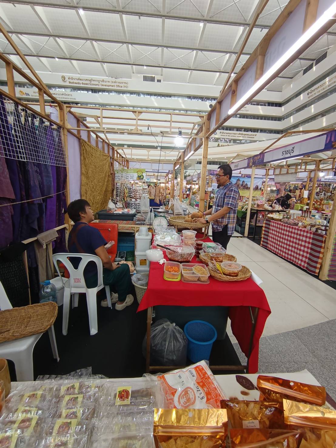 พช.ฉะเชิงเทรา ร่วมกิจกรรมการประชาสัมพันธ์สร้างการรับรู้การพัฒนาผลิตภัณฑ์ OTOP  กลุ่มปรับตัวสู่การพัฒนา (Quadrant D) ให้มีคุณภาพ มาตรฐาน (วันที่ 5)