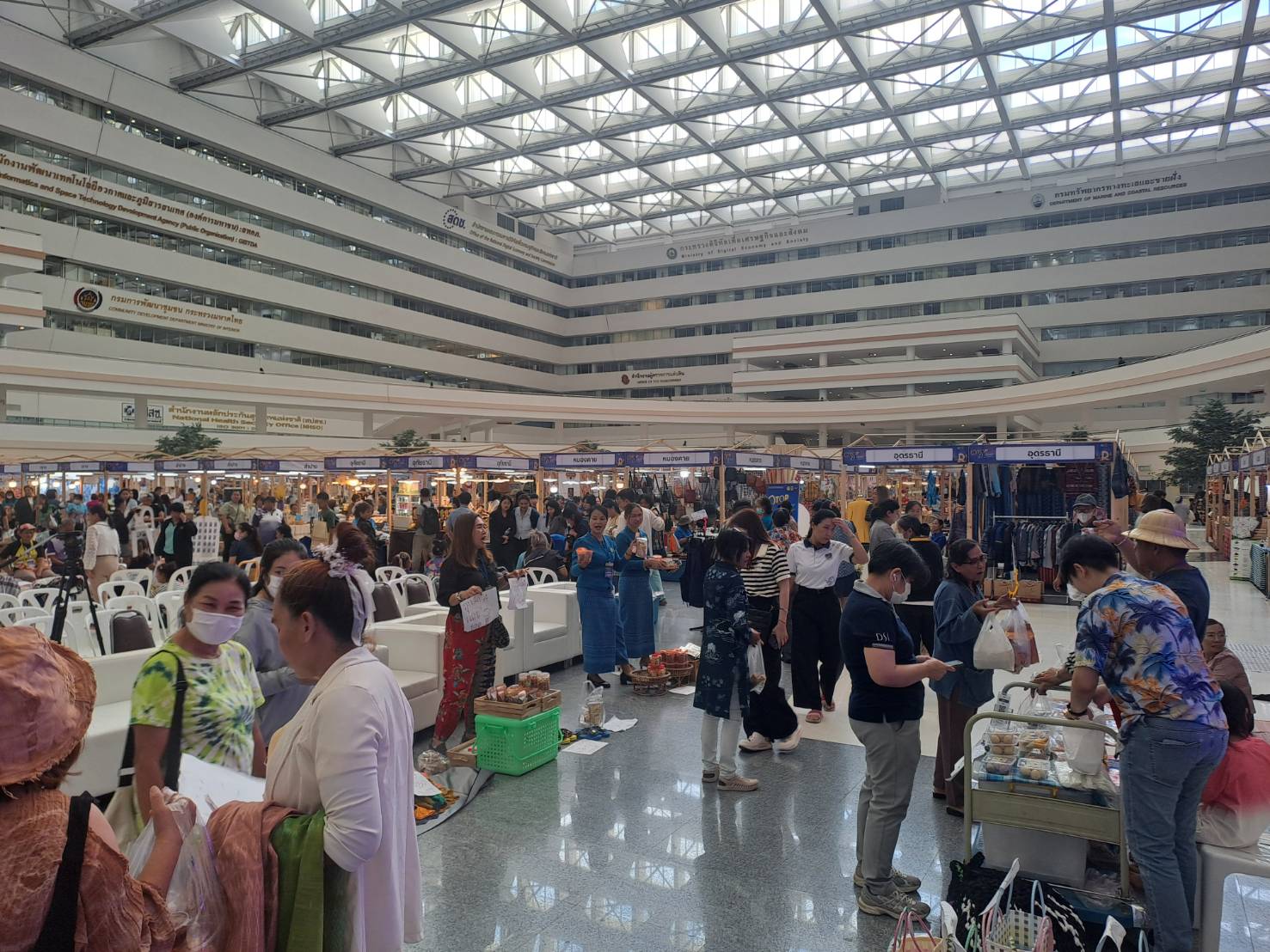 พช.ฉะเชิงเทรา ร่วมกิจกรรมการประชาสัมพันธ์สร้างการรับรู้การพัฒนาผลิตภัณฑ์ OTOP  กลุ่มปรับตัวสู่การพัฒนา (Quadrant D) ให้มีคุณภาพ มาตรฐาน (วันที่ 5)