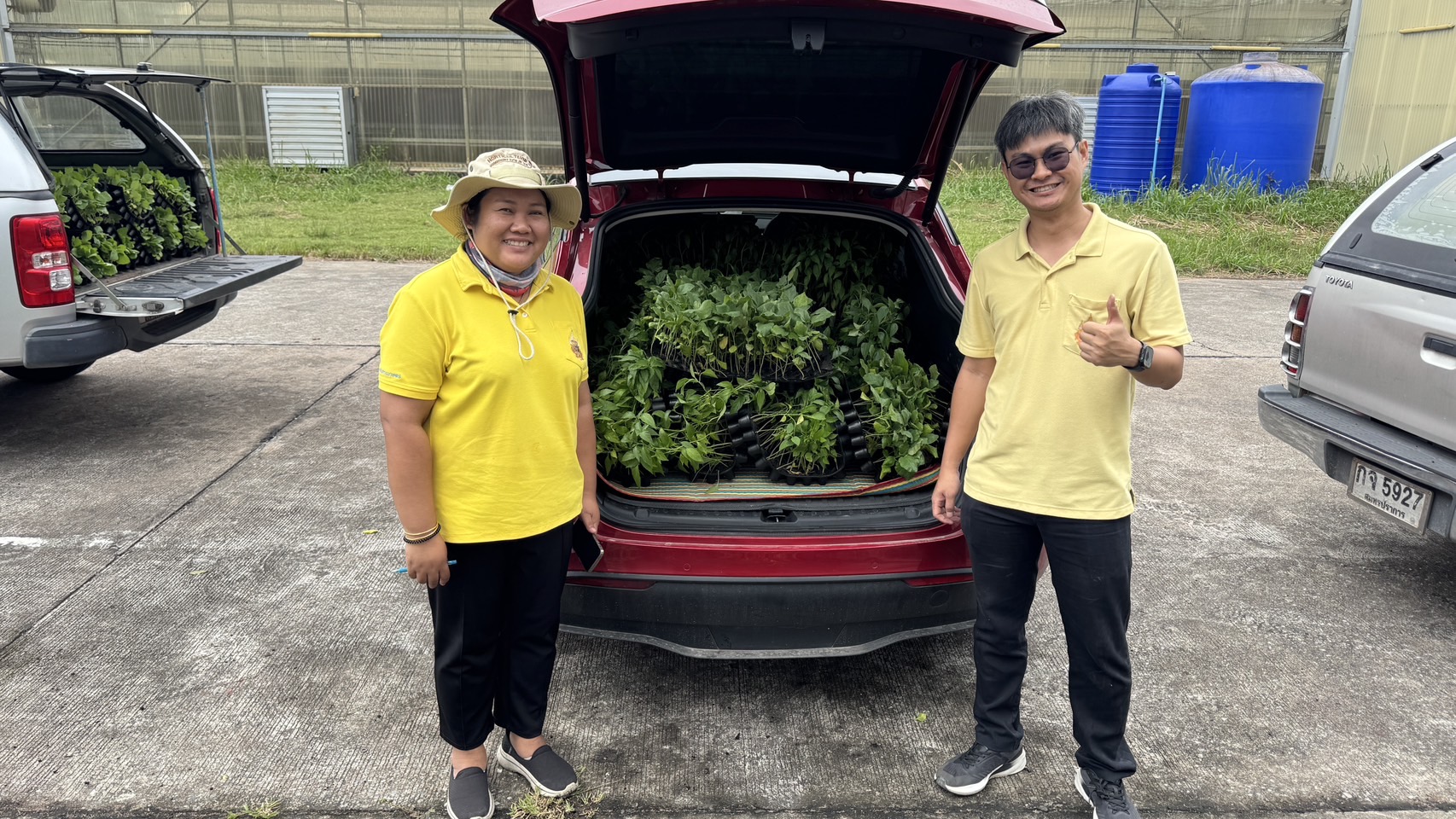 พช.ฉะเชิงเทรา รับมอบต้นกล้า 2,000 ต้น เตรียมพร้อมกิจกรรมเฉลิมพระเกียรติฯ ที่ “โคก หนอง นา” บางน้ำเปรี้ยว