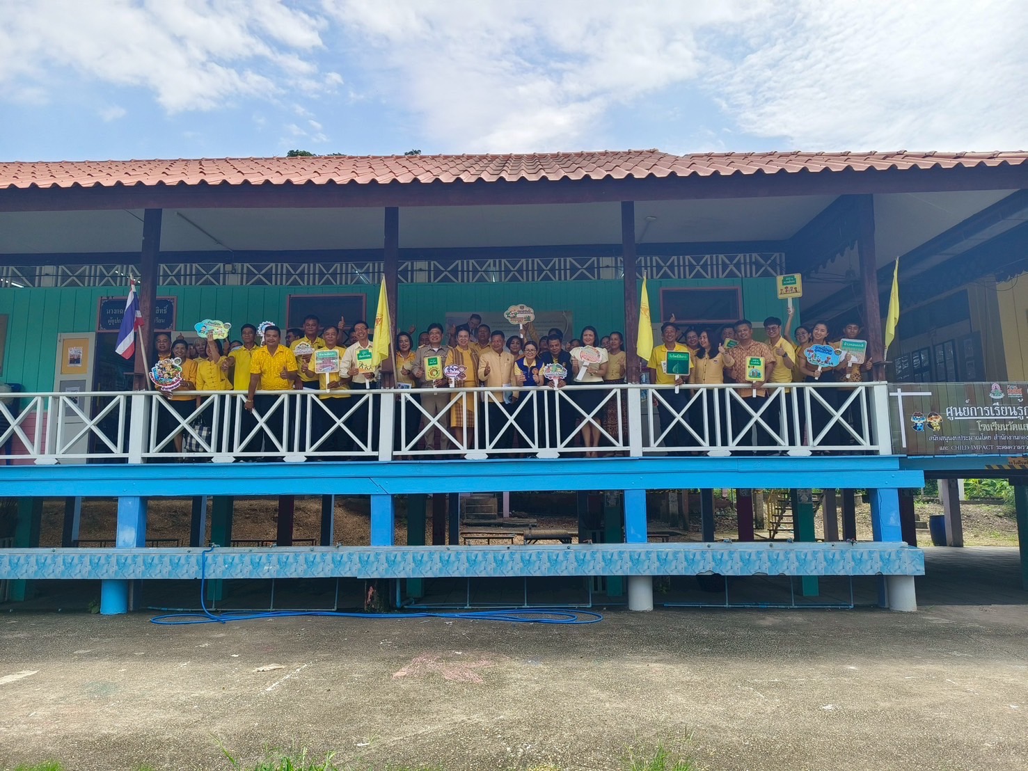 ผู้นำการเปลี่ยนแปลงตำบลเมืองใหม่ ฉะเชิงเทรา โชว์ผลสำเร็จบนเวทีระดับประเทศ ณ โรงเรียนวัดแสนภุมราวาส มหกรรม “ตำบลเข้มแข็งตามหลักเศรษฐกิจพอเพียง”