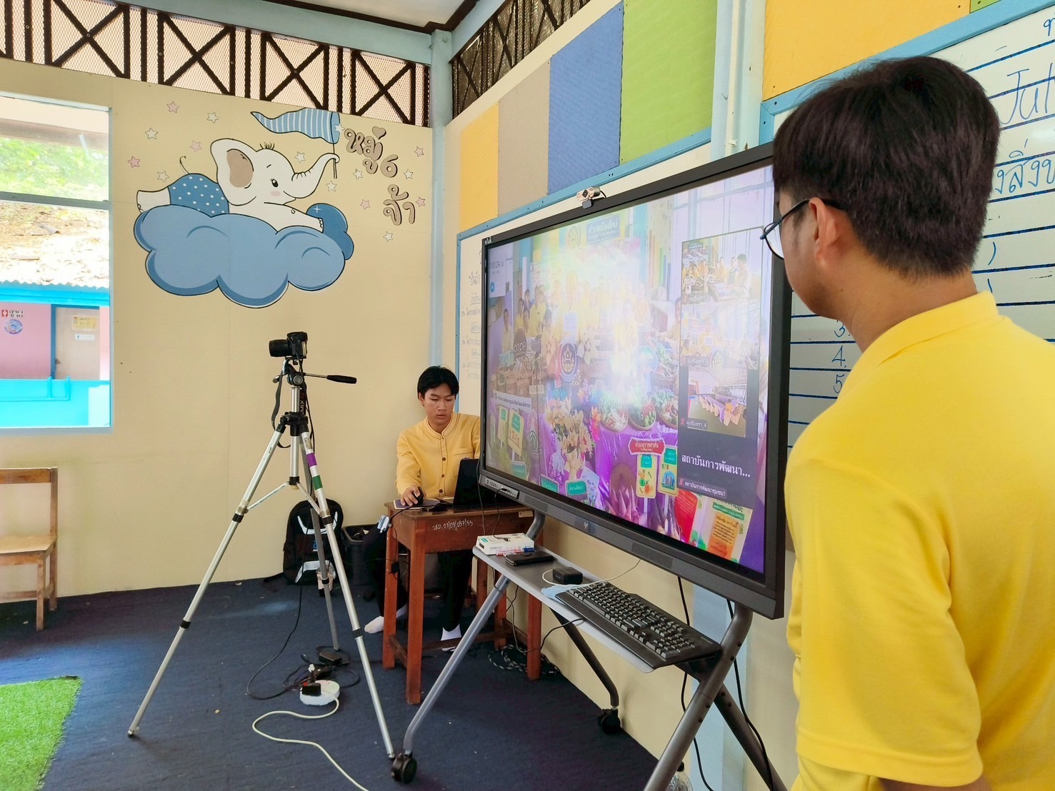 ผู้นำการเปลี่ยนแปลงตำบลเมืองใหม่ ฉะเชิงเทรา โชว์ผลสำเร็จบนเวทีระดับประเทศ ณ โรงเรียนวัดแสนภุมราวาส มหกรรม “ตำบลเข้มแข็งตามหลักเศรษฐกิจพอเพียง”