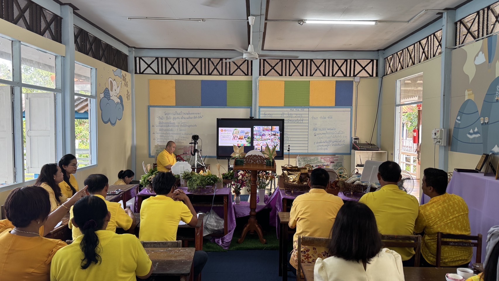 ผู้นำการเปลี่ยนแปลงตำบลเมืองใหม่ ฉะเชิงเทรา โชว์ผลสำเร็จบนเวทีระดับประเทศ ณ โรงเรียนวัดแสนภุมราวาส มหกรรม “ตำบลเข้มแข็งตามหลักเศรษฐกิจพอเพียง”