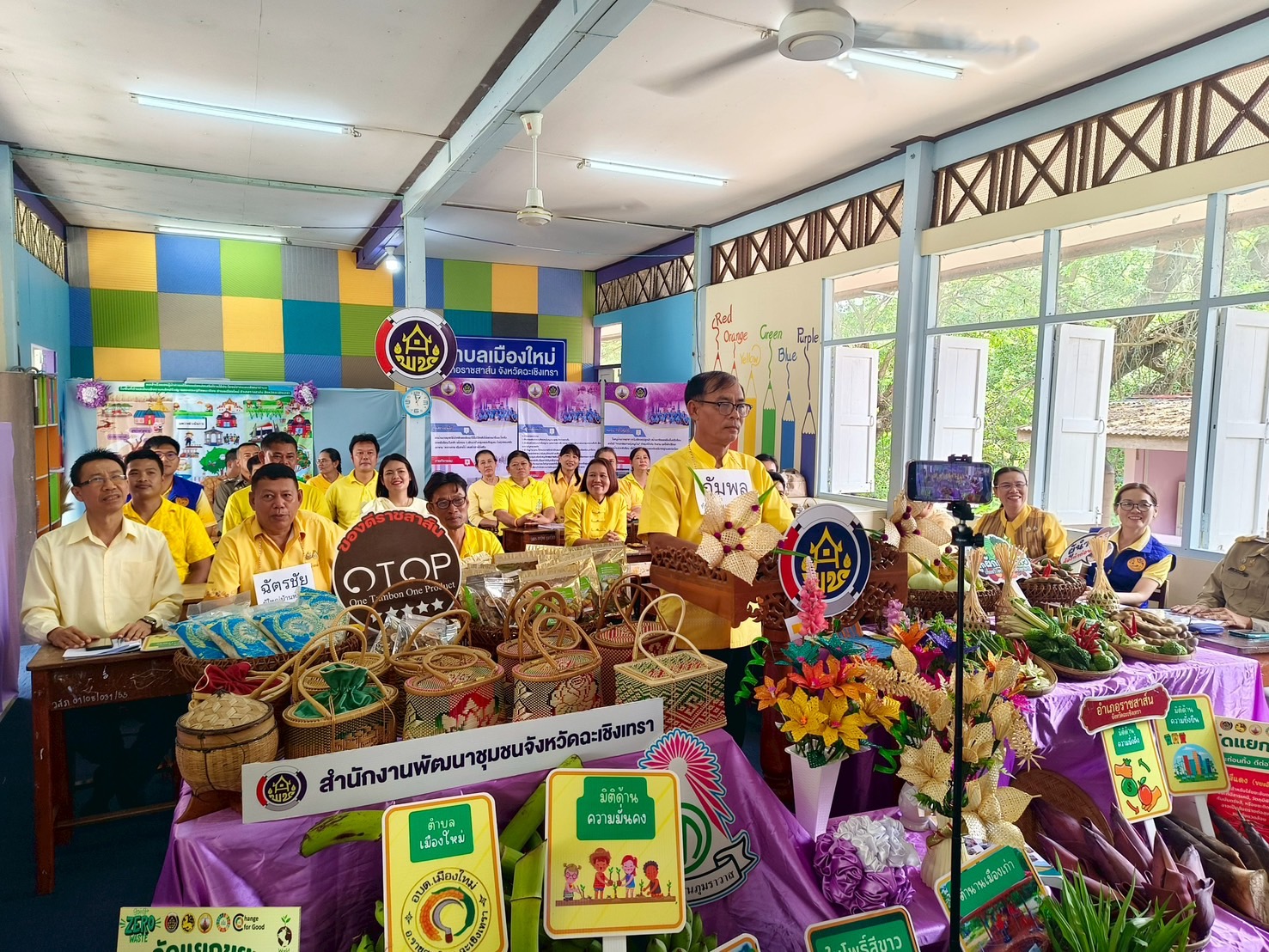 ผู้นำการเปลี่ยนแปลงตำบลเมืองใหม่ ฉะเชิงเทรา โชว์ผลสำเร็จบนเวทีระดับประเทศ ณ โรงเรียนวัดแสนภุมราวาส มหกรรม “ตำบลเข้มแข็งตามหลักเศรษฐกิจพอเพียง”