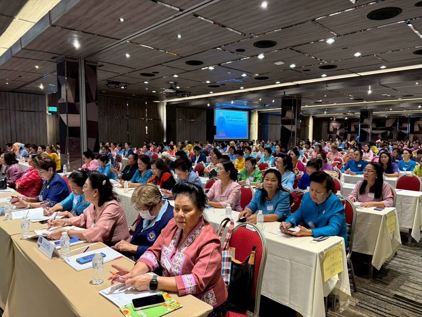 พช.ฉะเชิงเทรา นำคณะสตรีเข้าร่วมประชุมระดับชาติ ถอดบทเรียนความสำเร็จการขับเคลื่อนนโยบายกระทรวงมหาดไทย