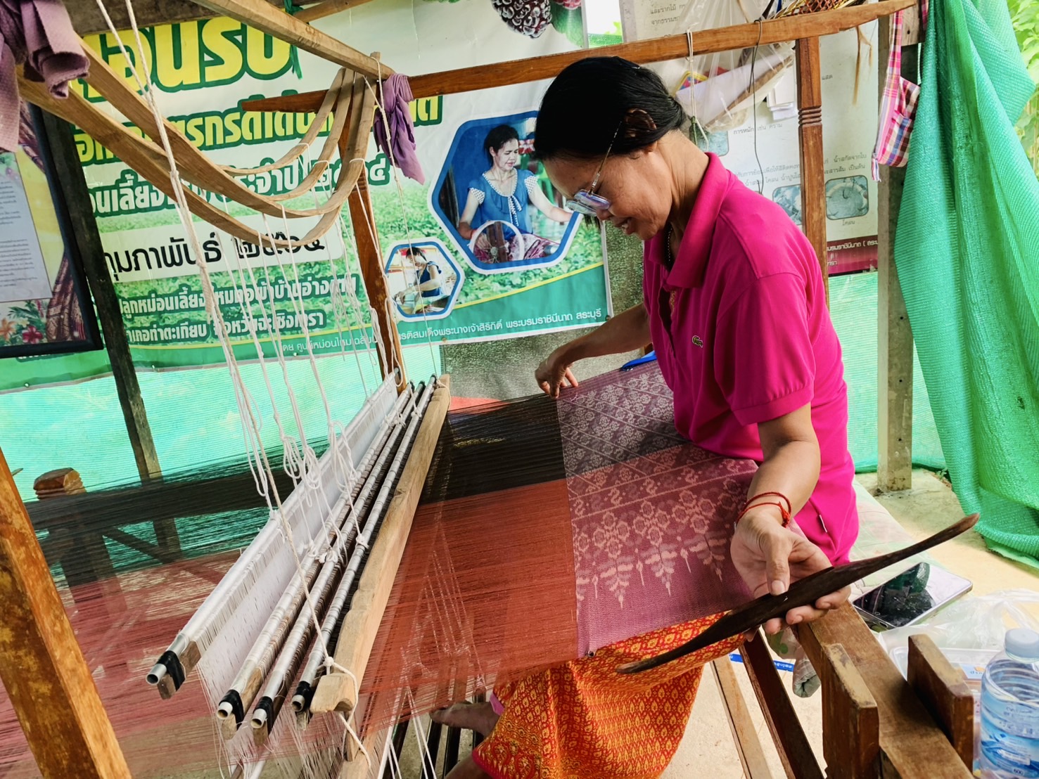 พช.ฉะเชิงเทรา ติดตาม ให้กำลังใจผู้ผลิต ผู้ประกอบการผ้าไทย อ.เมืองฯ ร่วมส่งประกวดผ้าลายพระราชทาน “ผ้าลายสิริราชพัสตราภรณ์“