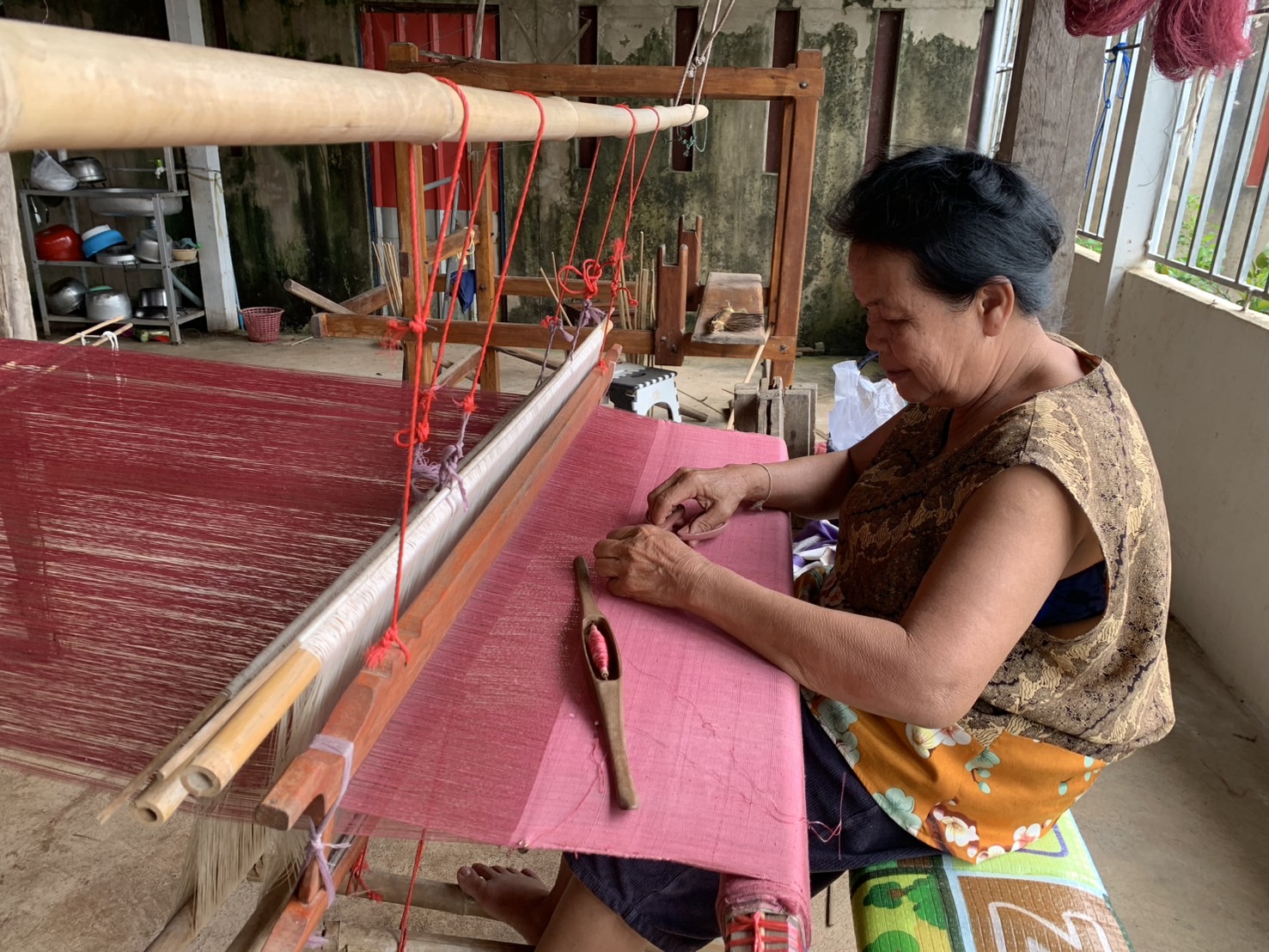 พช.ฉะเชิงเทรา ติดตาม ให้กำลังใจผู้ผลิต ผู้ประกอบการผ้าไทย อ.เมืองฯ ร่วมส่งประกวดผ้าลายพระราชทาน “ผ้าลายสิริราชพัสตราภรณ์“