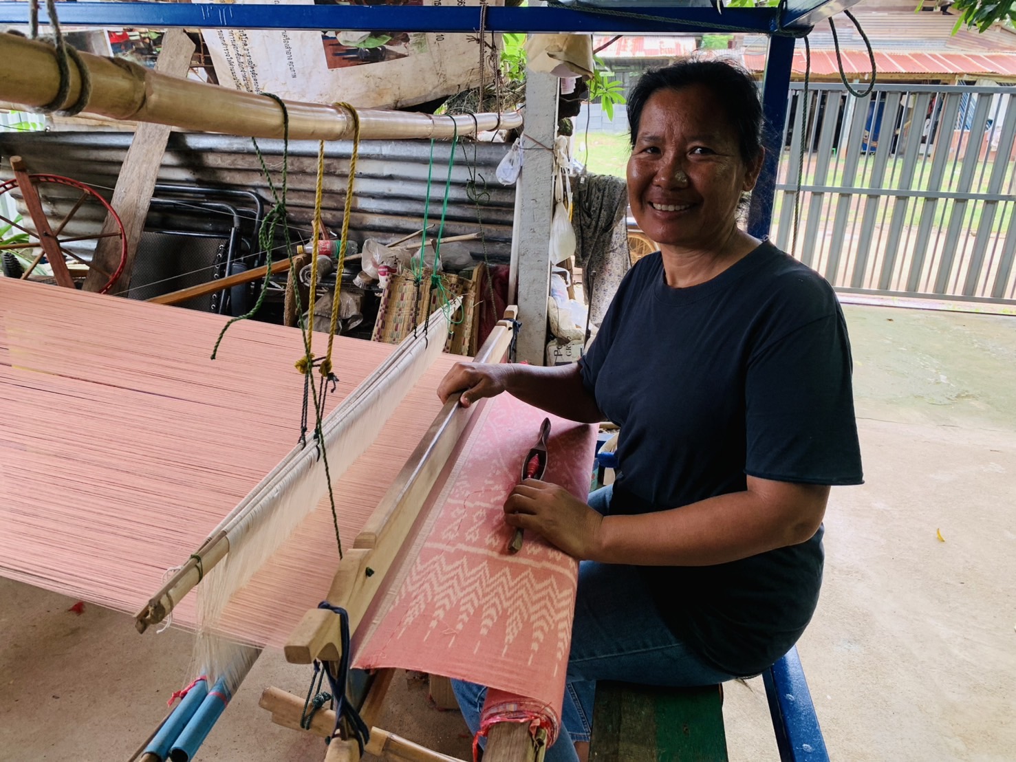 พช.ฉะเชิงเทรา ติดตาม ให้กำลังใจผู้ผลิต ผู้ประกอบการผ้าไทย อ.เมืองฯ ร่วมส่งประกวดผ้าลายพระราชทาน “ผ้าลายสิริราชพัสตราภรณ์“