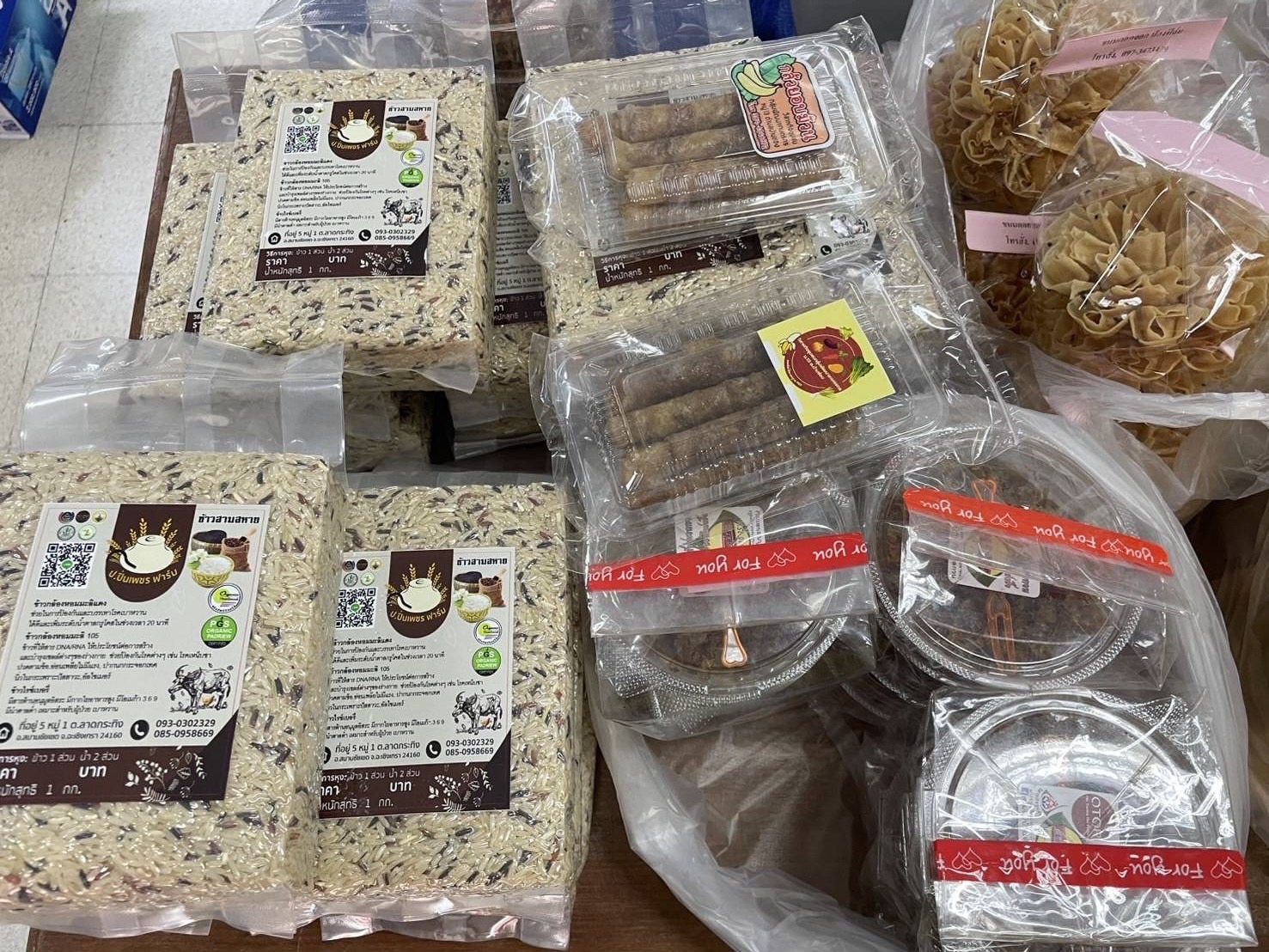 พช.ฉะเชิงเทรา ส่งมอบผลิตภัณฑ์ OTOP เพื่อสนับสนุนกิจกรรมมหาดไทยปันสุข