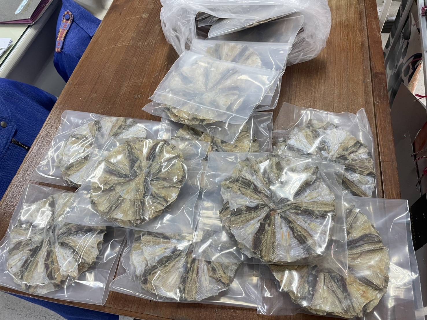 พช.ฉะเชิงเทรา ส่งมอบผลิตภัณฑ์ OTOP เพื่อสนับสนุนกิจกรรมมหาดไทยปันสุข