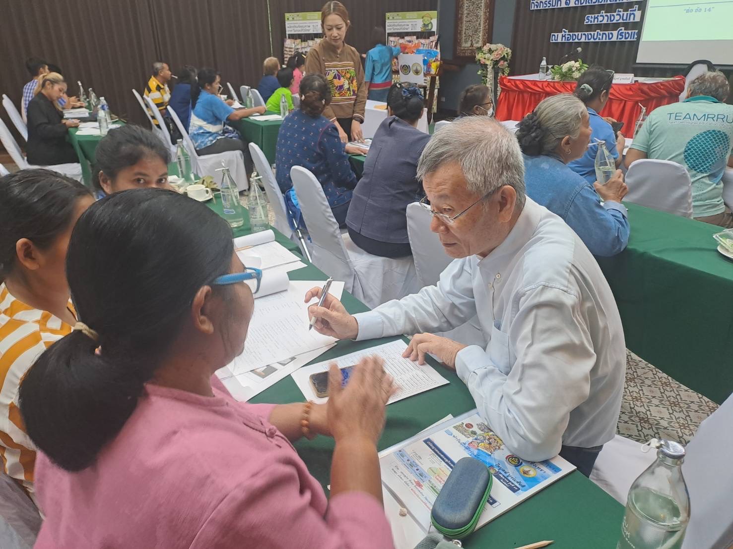 พช. ฉะเชิงเทรา ดำเนินโครงการเสริมสร้างรายได้ด้วยเครือข่ายเกษตรปลอดภัย กิจกรรมหลักที่ ๑ ส่งเสริมและพัฒนาศักยภาพเครือข่ายเกษตรปลอดภัยระดับจังหวัด กิจกรรมประชุมเชิงปฏิบัติการการส่งเสริมและพัฒนาศักยภาพเครือข่ายเกษตรปลอดภัยระดับจังหวัด