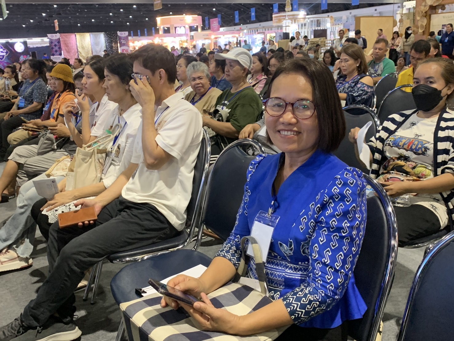 🛍️พช.เชิงเทรา นำผู้ผลิต ผู้ประกอบการ OTOP เตรียมความพร้อมร่วมจำหน่ายในงาน ศิลปาชีพ ประทีปไทย OTOP หลอมดวงใจ ด้วยพระบารมี