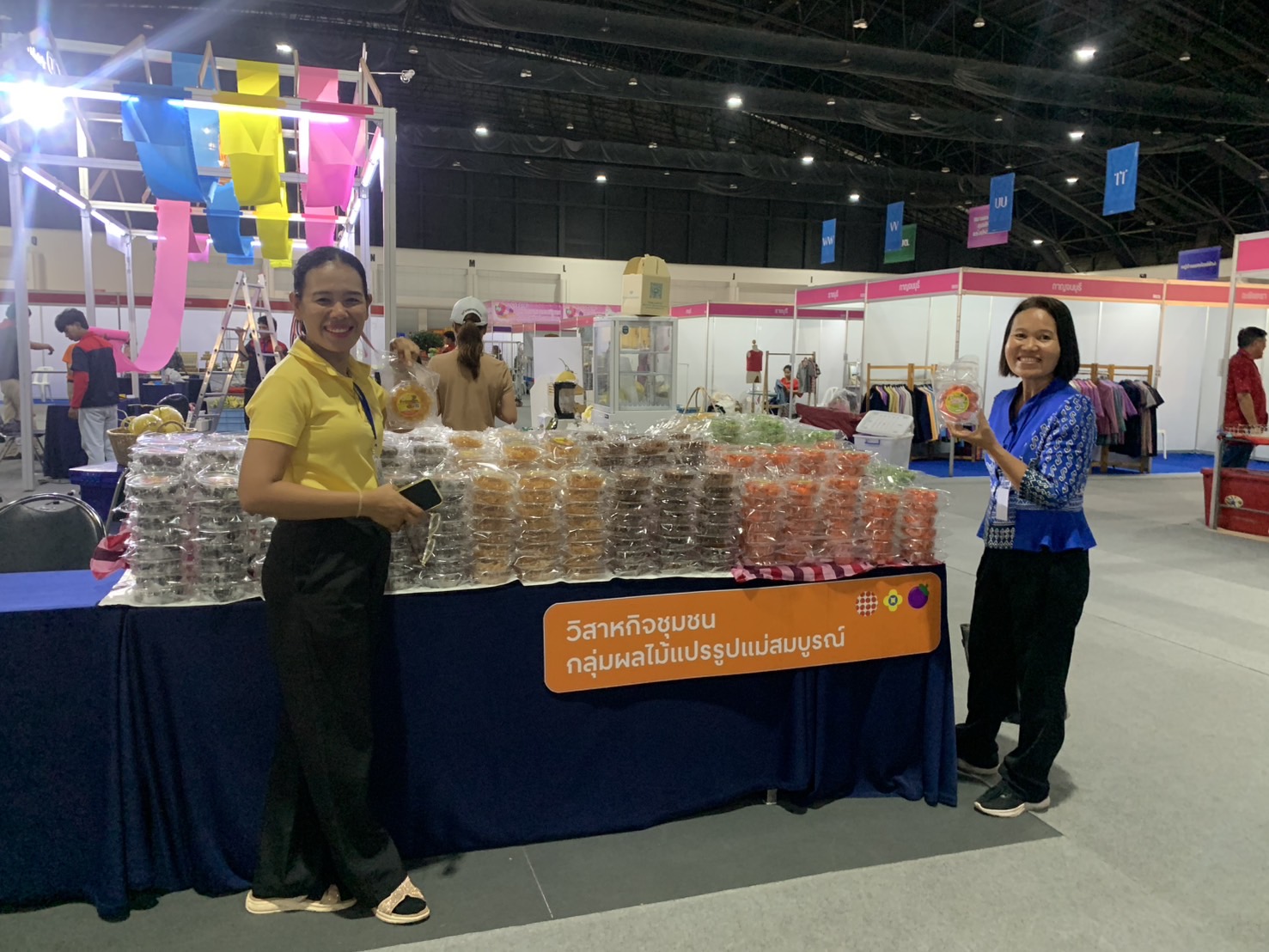 🛍️พช.เชิงเทรา นำผู้ผลิต ผู้ประกอบการ OTOP เตรียมความพร้อมร่วมจำหน่ายในงาน ศิลปาชีพ ประทีปไทย OTOP หลอมดวงใจ ด้วยพระบารมี