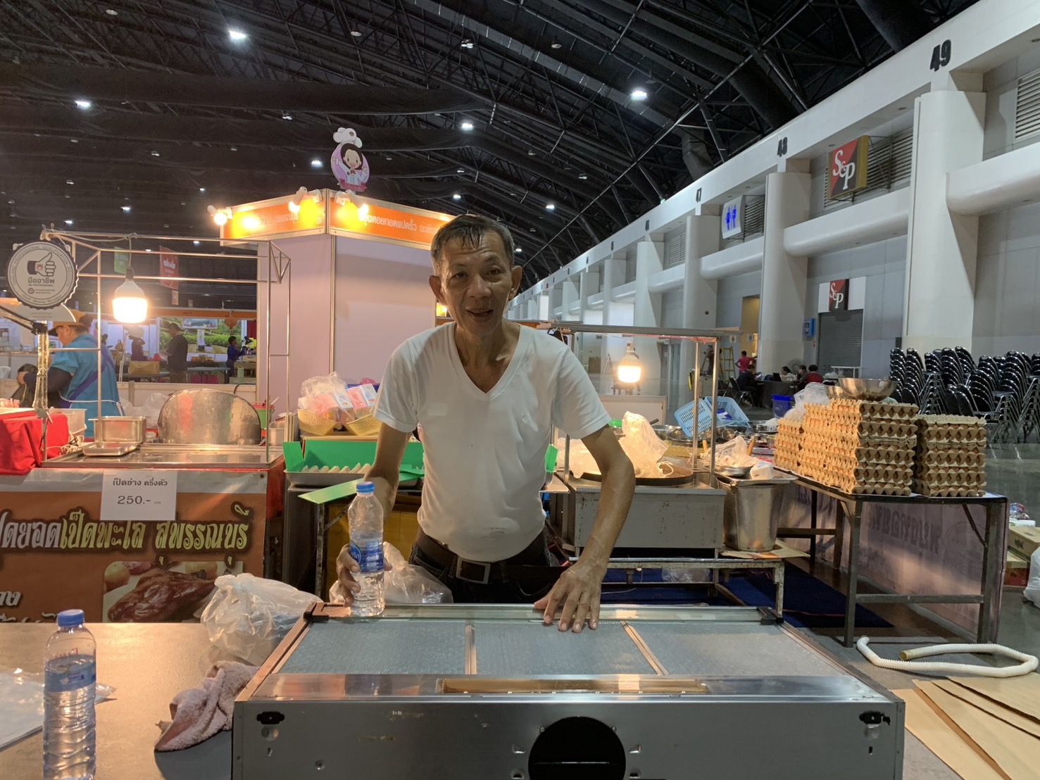 🛍️พช.เชิงเทรา นำผู้ผลิต ผู้ประกอบการ OTOP เตรียมความพร้อมร่วมจำหน่ายในงาน ศิลปาชีพ ประทีปไทย OTOP หลอมดวงใจ ด้วยพระบารมี