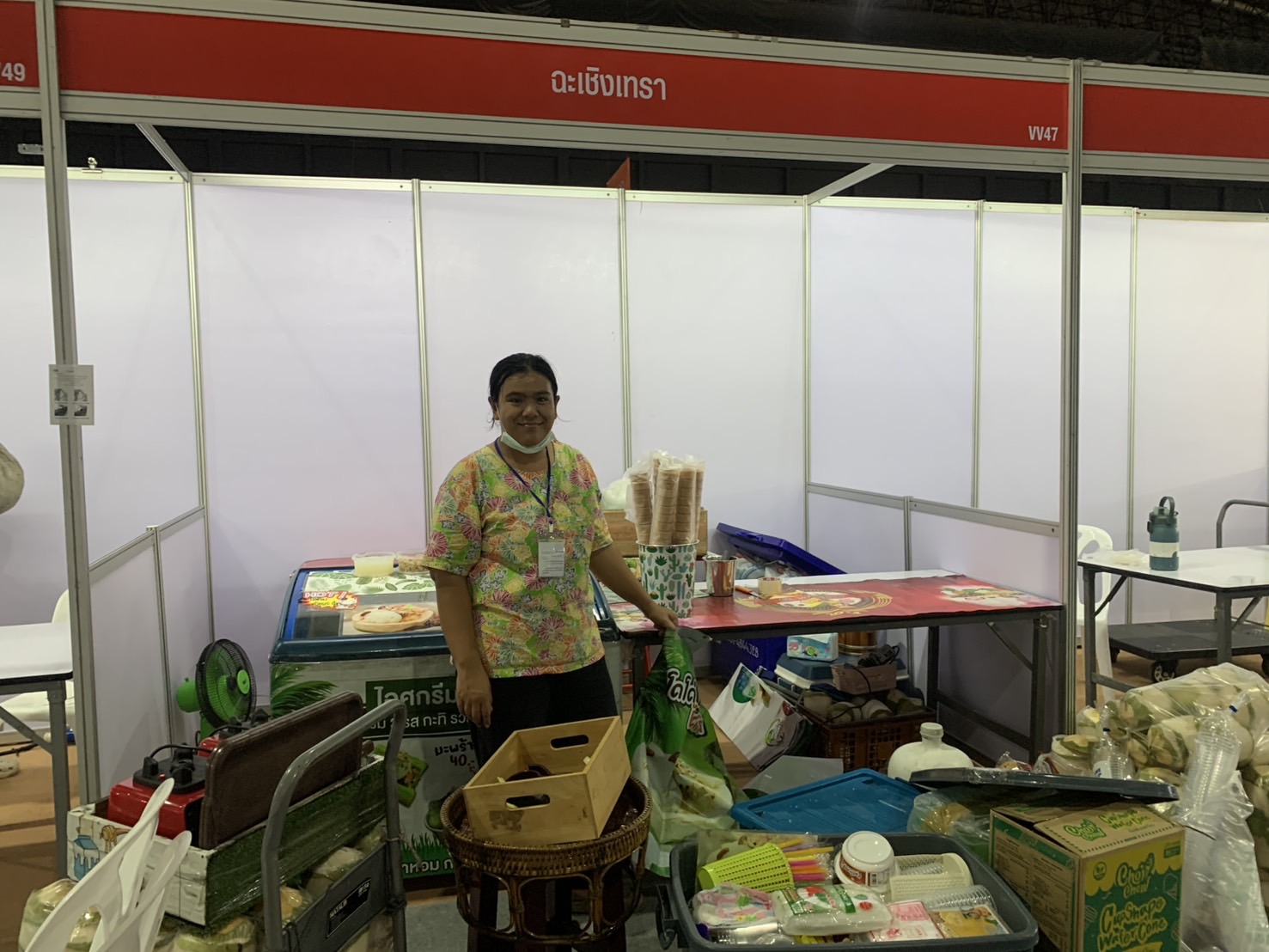 🛍️พช.เชิงเทรา นำผู้ผลิต ผู้ประกอบการ OTOP เตรียมความพร้อมร่วมจำหน่ายในงาน ศิลปาชีพ ประทีปไทย OTOP หลอมดวงใจ ด้วยพระบารมี