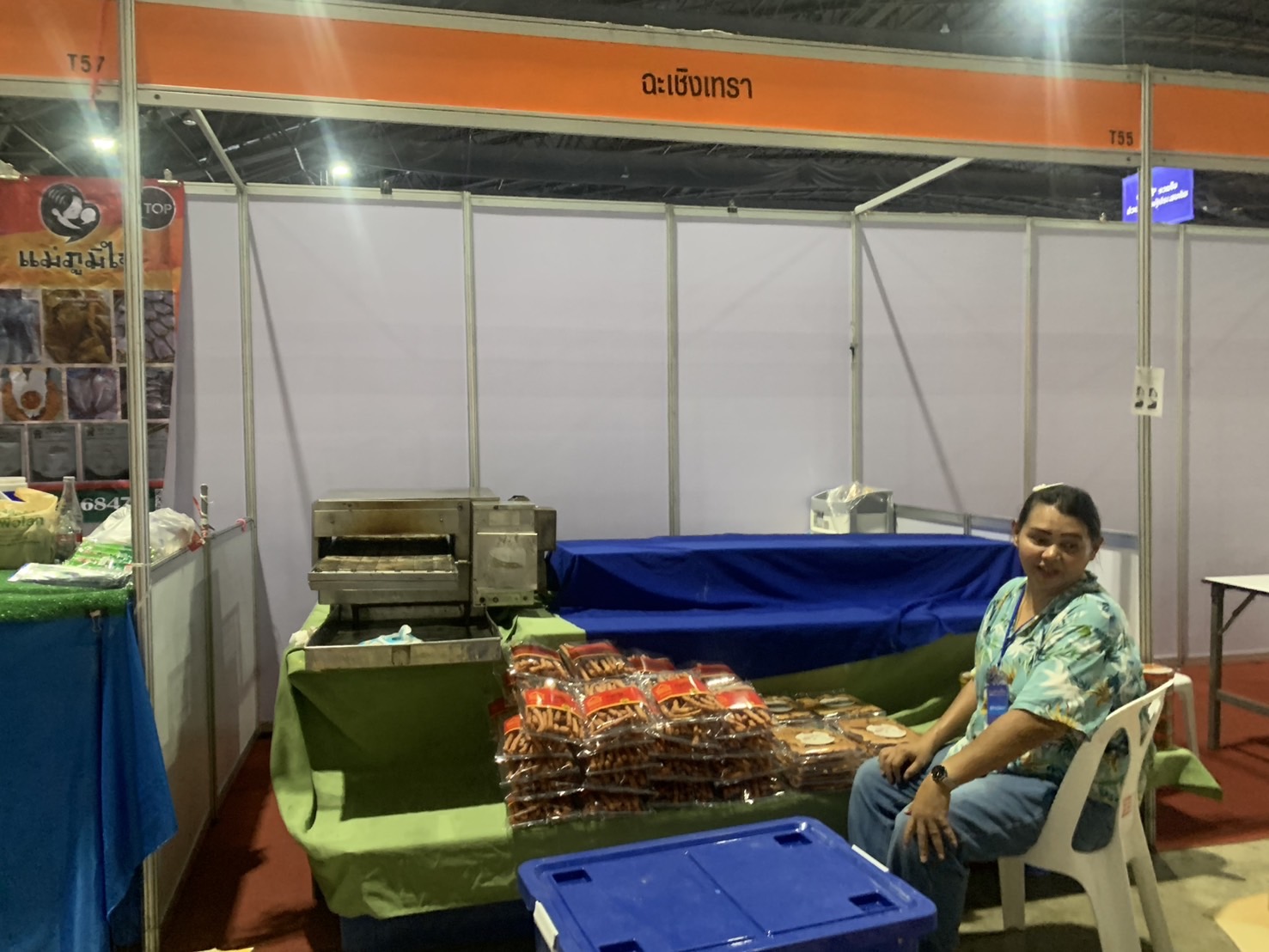 🛍️พช.เชิงเทรา นำผู้ผลิต ผู้ประกอบการ OTOP เตรียมความพร้อมร่วมจำหน่ายในงาน ศิลปาชีพ ประทีปไทย OTOP หลอมดวงใจ ด้วยพระบารมี