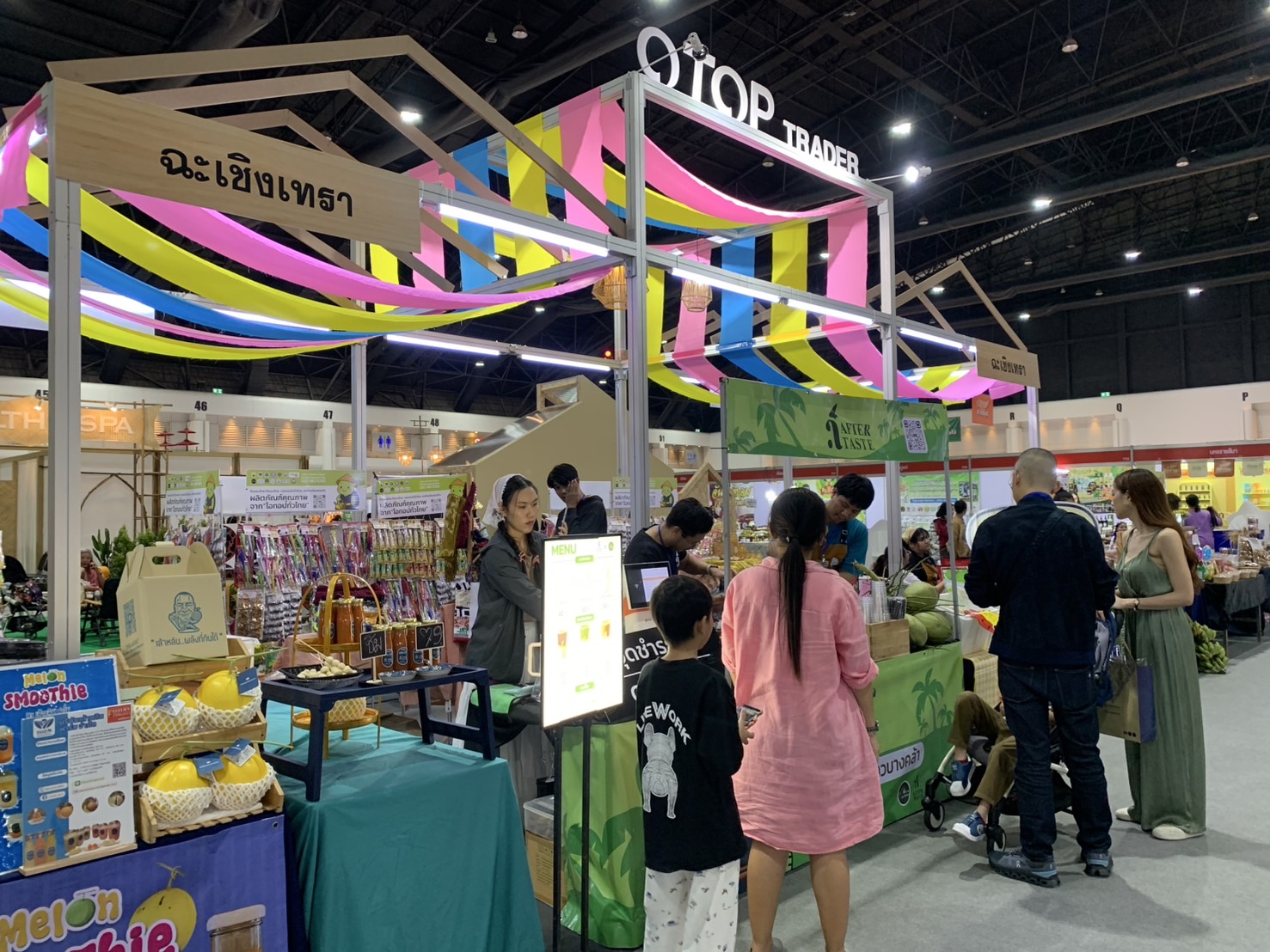 🛍️เปิดฉากวันแรก พช.ฉะเชิงเทรา นำผู้ผลิต ผู้ประกอบการ OTOP ร่วมจำหน่ายในงานศิลปาชีพ ประทีปไทย OTOP หลอมดวงใจ ด้วยพระบารมี