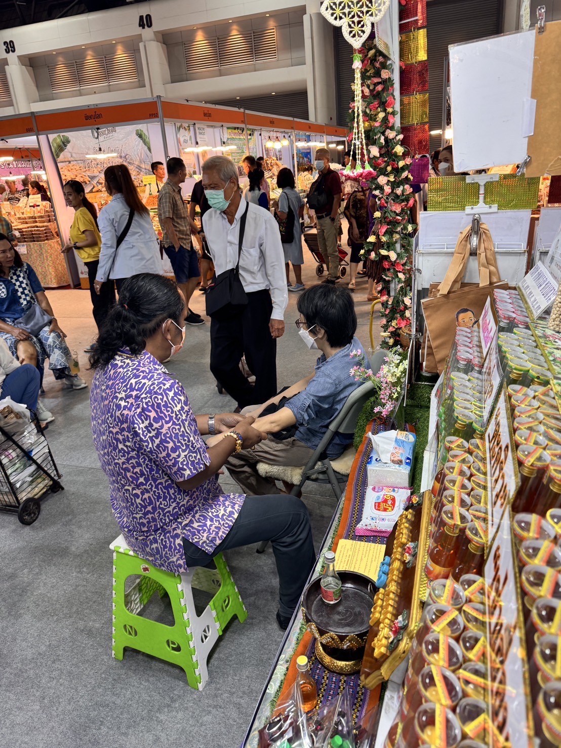 🛍️เปิดฉากวันแรก พช.ฉะเชิงเทรา นำผู้ผลิต ผู้ประกอบการ OTOP ร่วมจำหน่ายในงานศิลปาชีพ ประทีปไทย OTOP หลอมดวงใจ ด้วยพระบารมี