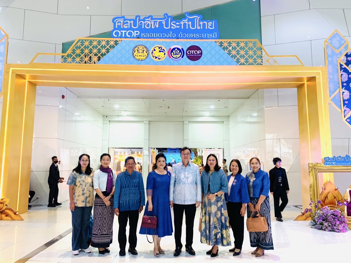 🎊จังหวัดฉะเชิงเทรา ร่วมพิธีเปิดงานศิลปาชีพประทีปไทย OTOP หลอมดวงใจ ด้วยพระบารมี ปี 2568