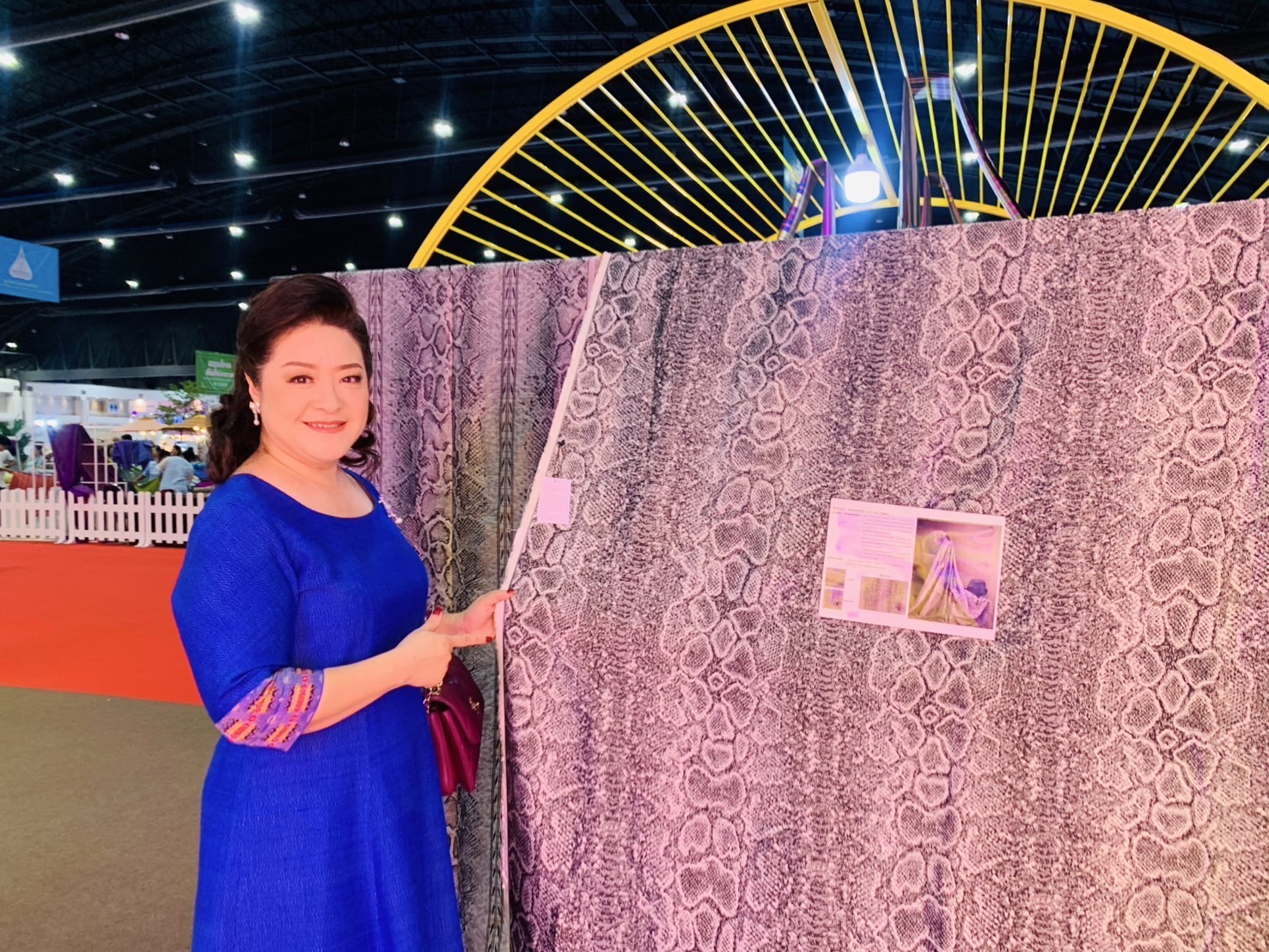 🎊จังหวัดฉะเชิงเทรา ร่วมพิธีเปิดงานศิลปาชีพประทีปไทย OTOP หลอมดวงใจ ด้วยพระบารมี ปี 2568