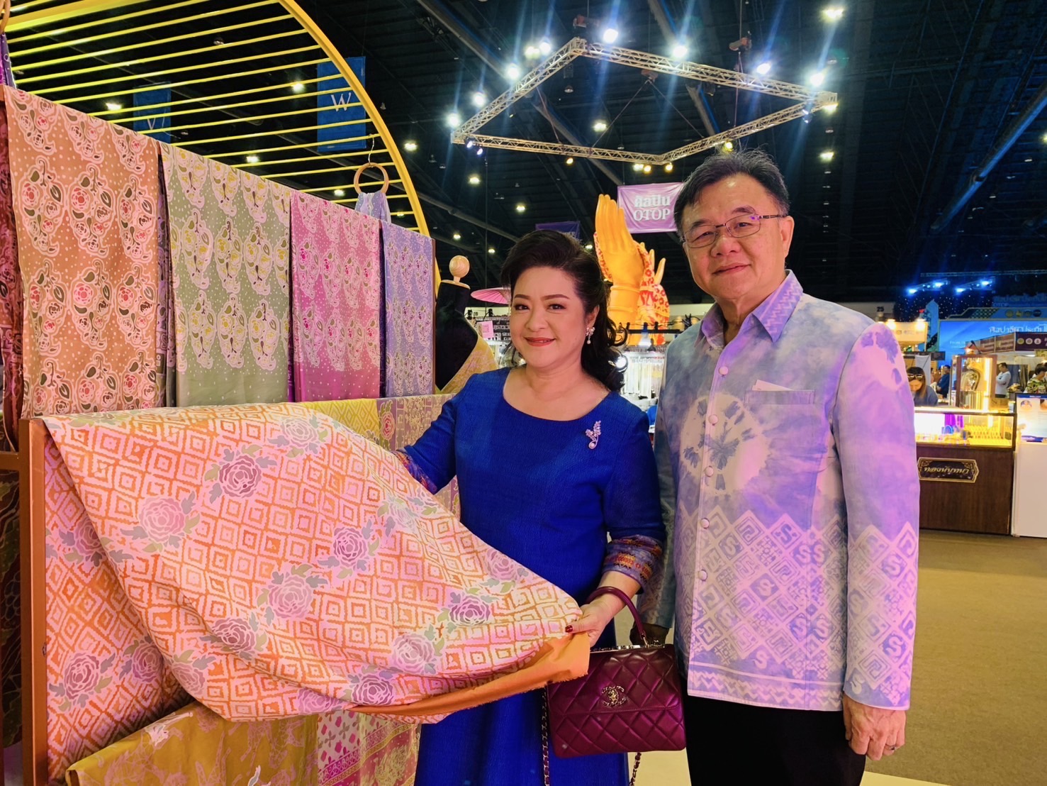 🎊จังหวัดฉะเชิงเทรา ร่วมพิธีเปิดงานศิลปาชีพประทีปไทย OTOP หลอมดวงใจ ด้วยพระบารมี ปี 2568