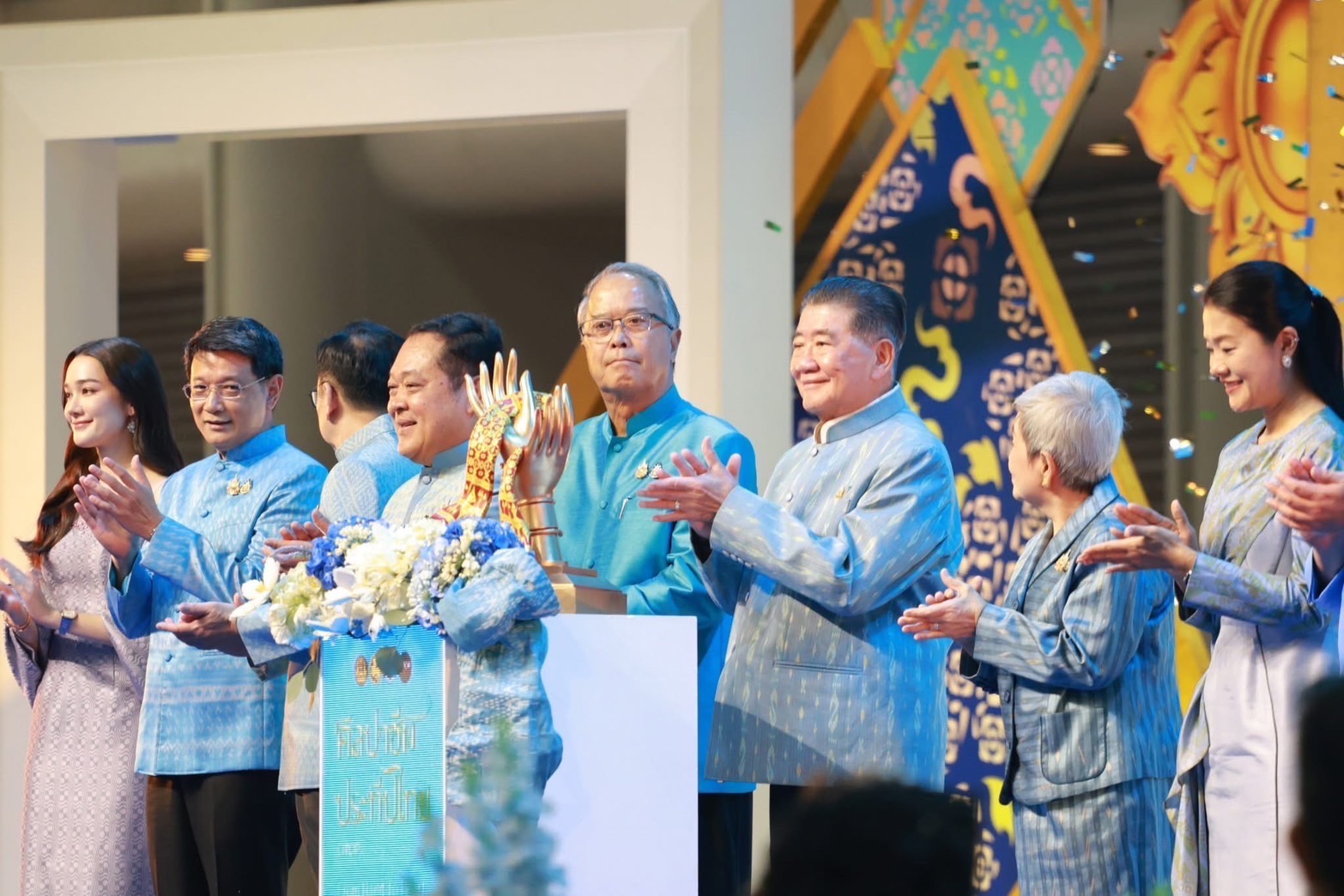🎊จังหวัดฉะเชิงเทรา ร่วมพิธีเปิดงานศิลปาชีพประทีปไทย OTOP หลอมดวงใจ ด้วยพระบารมี ปี 2568