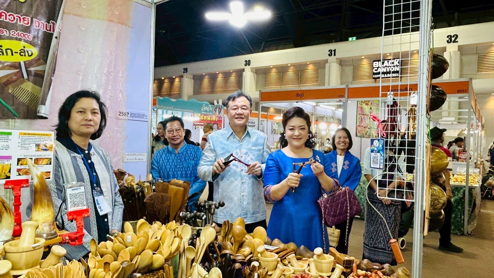 🎊จังหวัดฉะเชิงเทรา ร่วมพิธีเปิดงานศิลปาชีพประทีปไทย OTOP หลอมดวงใจ ด้วยพระบารมี ปี 2568