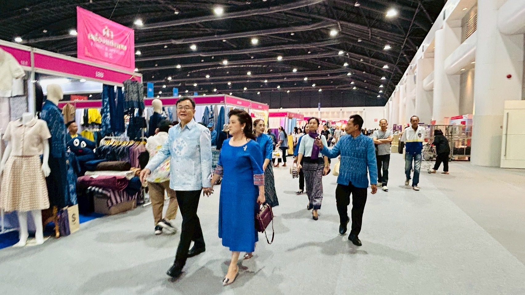 🎊จังหวัดฉะเชิงเทรา ร่วมพิธีเปิดงานศิลปาชีพประทีปไทย OTOP หลอมดวงใจ ด้วยพระบารมี ปี 2568