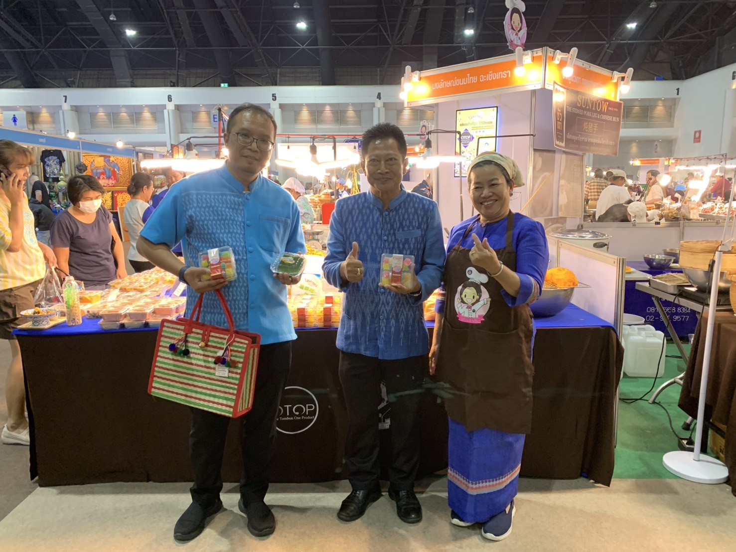 🛍️พช.ฉะเชิงเทรา นำผู้ผลิต ผู้ประกอบการ OTOP ร่วมจำหน่ายในงานศิลปาชีพ ประทีปไทย OTOP หลอมดวงใจ ด้วยพระบารมี (วันที่ 3)