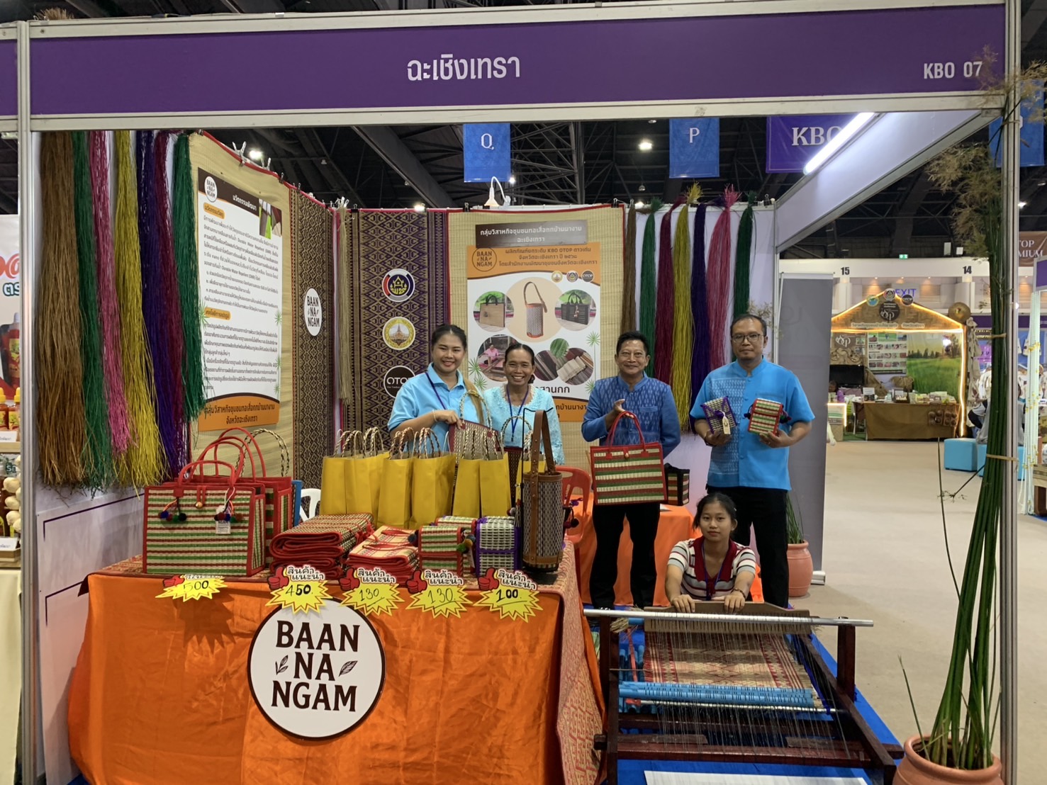 🛍️พช.ฉะเชิงเทรา นำผู้ผลิต ผู้ประกอบการ OTOP ร่วมจำหน่ายในงานศิลปาชีพ ประทีปไทย OTOP หลอมดวงใจ ด้วยพระบารมี (วันที่ 3)