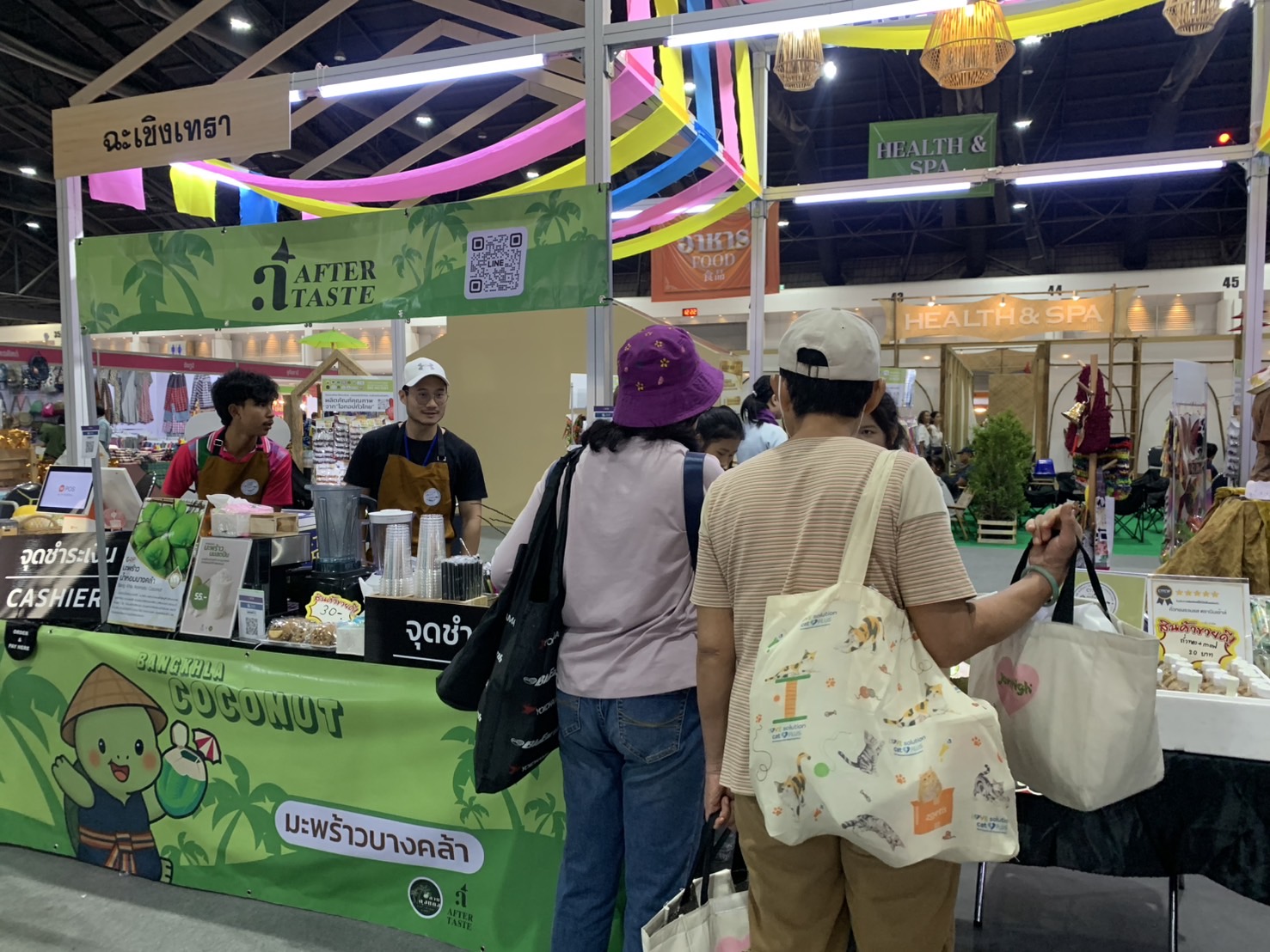 🛍️พช.ฉะเชิงเทรา นำผู้ผลิต ผู้ประกอบการ OTOP ร่วมจำหน่ายในงานศิลปาชีพ ประทีปไทย OTOP หลอมดวงใจ ด้วยพระบารมี (วันที่ 3)