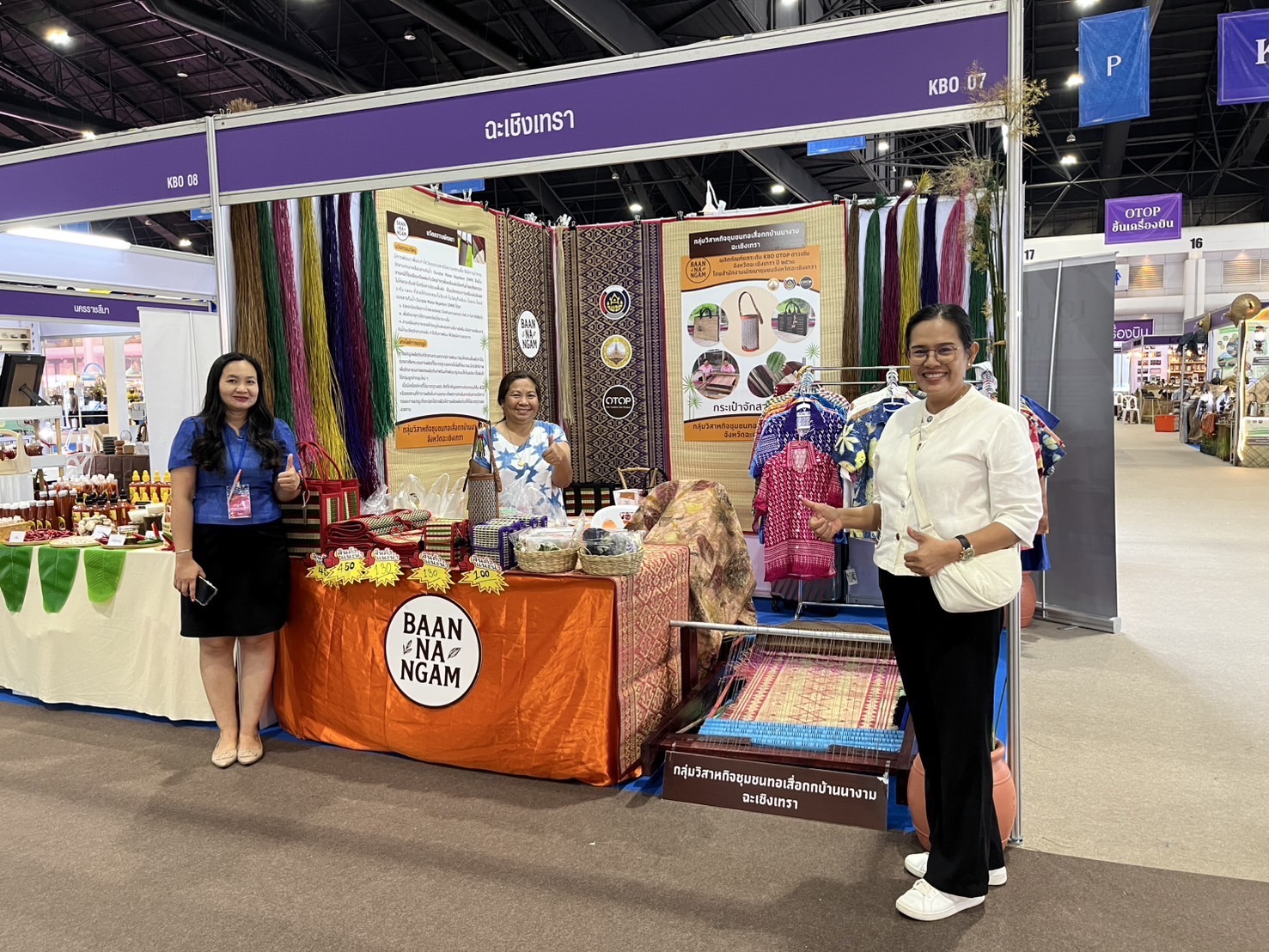 🛍️พช.ฉะเชิงเทรา นำผู้ผลิต ผู้ประกอบการ OTOP ร่วมจำหน่ายในงานศิลปาชีพ ประทีปไทย OTOP หลอมดวงใจ ด้วยพระบารมี (วันที่ 3)