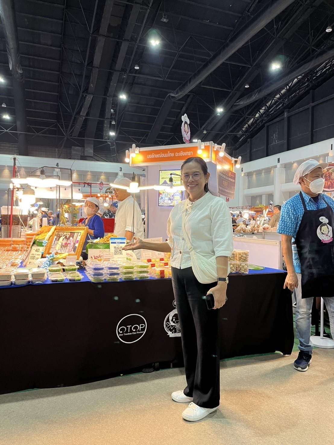 🛍️พช.ฉะเชิงเทรา นำผู้ผลิต ผู้ประกอบการ OTOP ร่วมจำหน่ายในงานศิลปาชีพ ประทีปไทย OTOP หลอมดวงใจ ด้วยพระบารมี (วันที่ 4)