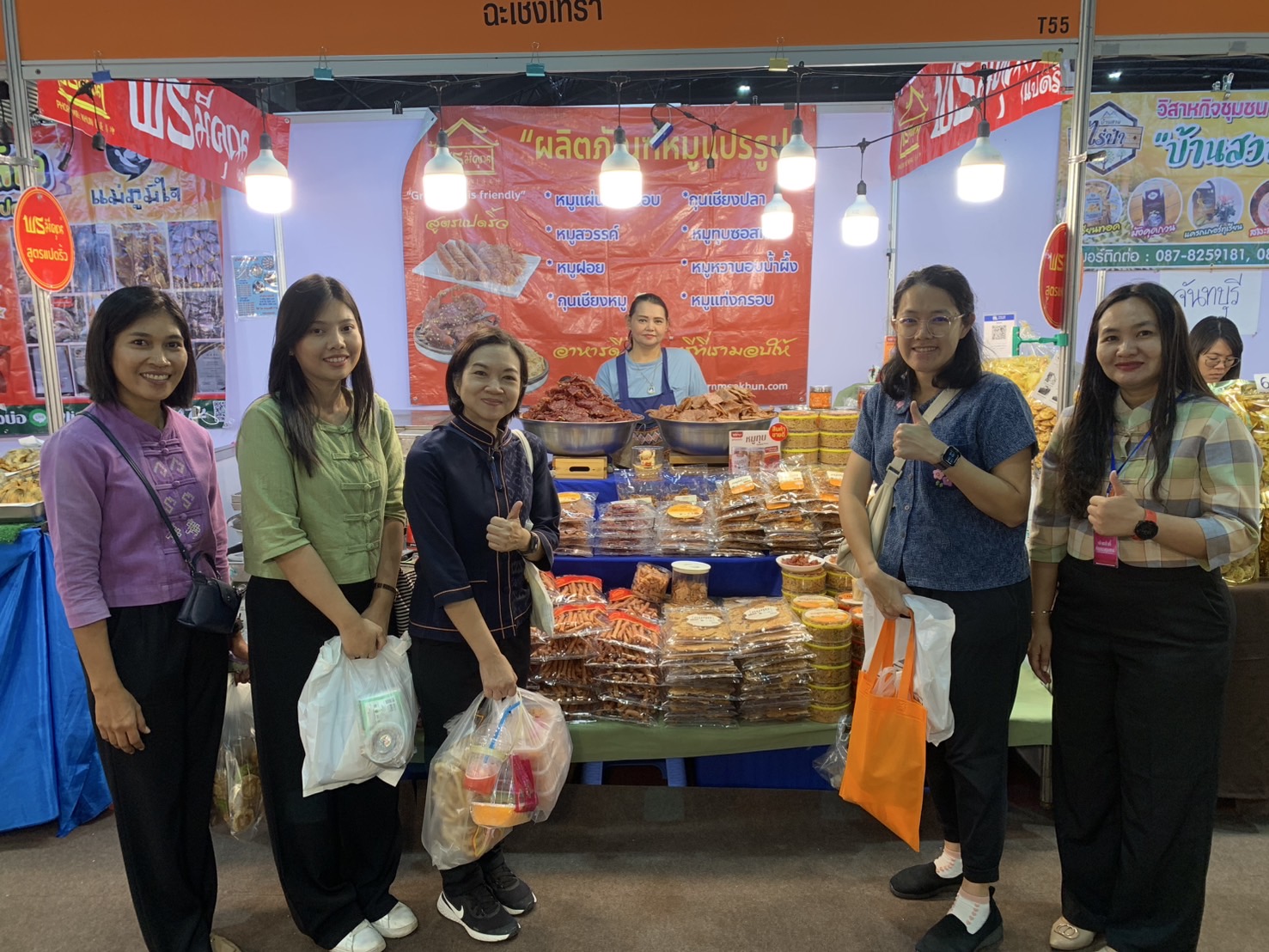 🛍️พช.ฉะเชิงเทรา นำผู้ผลิต ผู้ประกอบการ OTOP ร่วมจำหน่ายในงานศิลปาชีพ ประทีปไทย OTOP หลอมดวงใจ ด้วยพระบารมี (วันที่ 5)