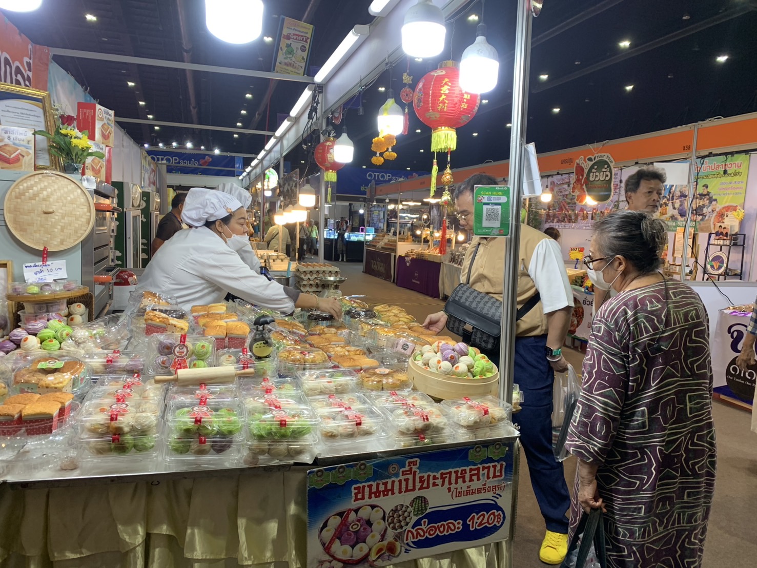 🛍️พช.ฉะเชิงเทรา นำผู้ผลิต ผู้ประกอบการ OTOP ร่วมจำหน่ายในงานศิลปาชีพ ประทีปไทย OTOP หลอมดวงใจ ด้วยพระบารมี (วันที่ 5)