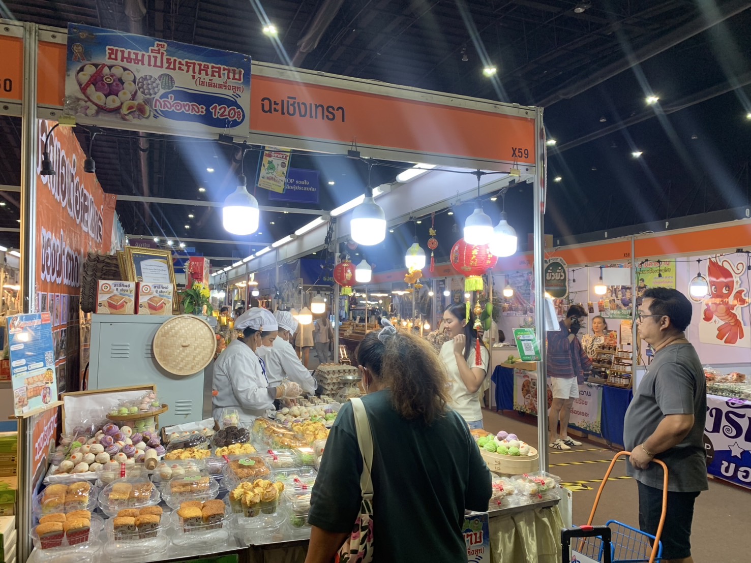 🛍️พช.ฉะเชิงเทรา นำผู้ผลิต ผู้ประกอบการ OTOP ร่วมจำหน่ายในงานศิลปาชีพ ประทีปไทย OTOP หลอมดวงใจ ด้วยพระบารมี (วันที่ 6)