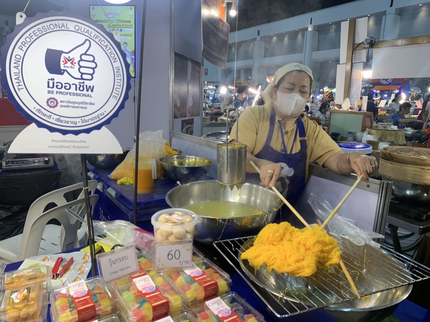 🛍️พช.ฉะเชิงเทรา นำผู้ผลิต ผู้ประกอบการ OTOP ร่วมจำหน่ายในงานศิลปาชีพ ประทีปไทย OTOP หลอมดวงใจ ด้วยพระบารมี (วันที่ 6)