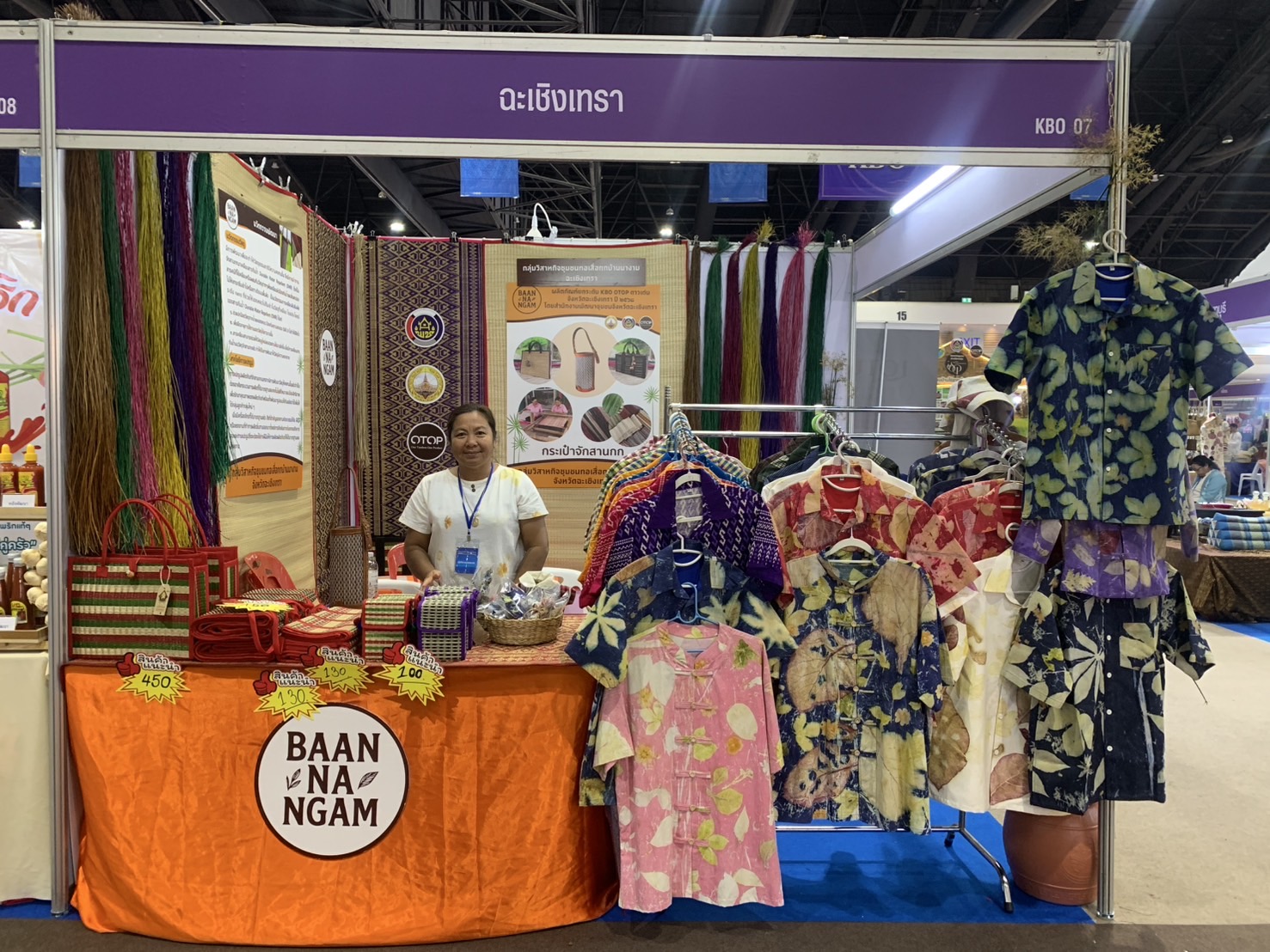 🛍️พช.ฉะเชิงเทรา นำผู้ผลิต ผู้ประกอบการ OTOP ร่วมจำหน่ายในงานศิลปาชีพ ประทีปไทย OTOP หลอมดวงใจ ด้วยพระบารมี (วันที่ 6)