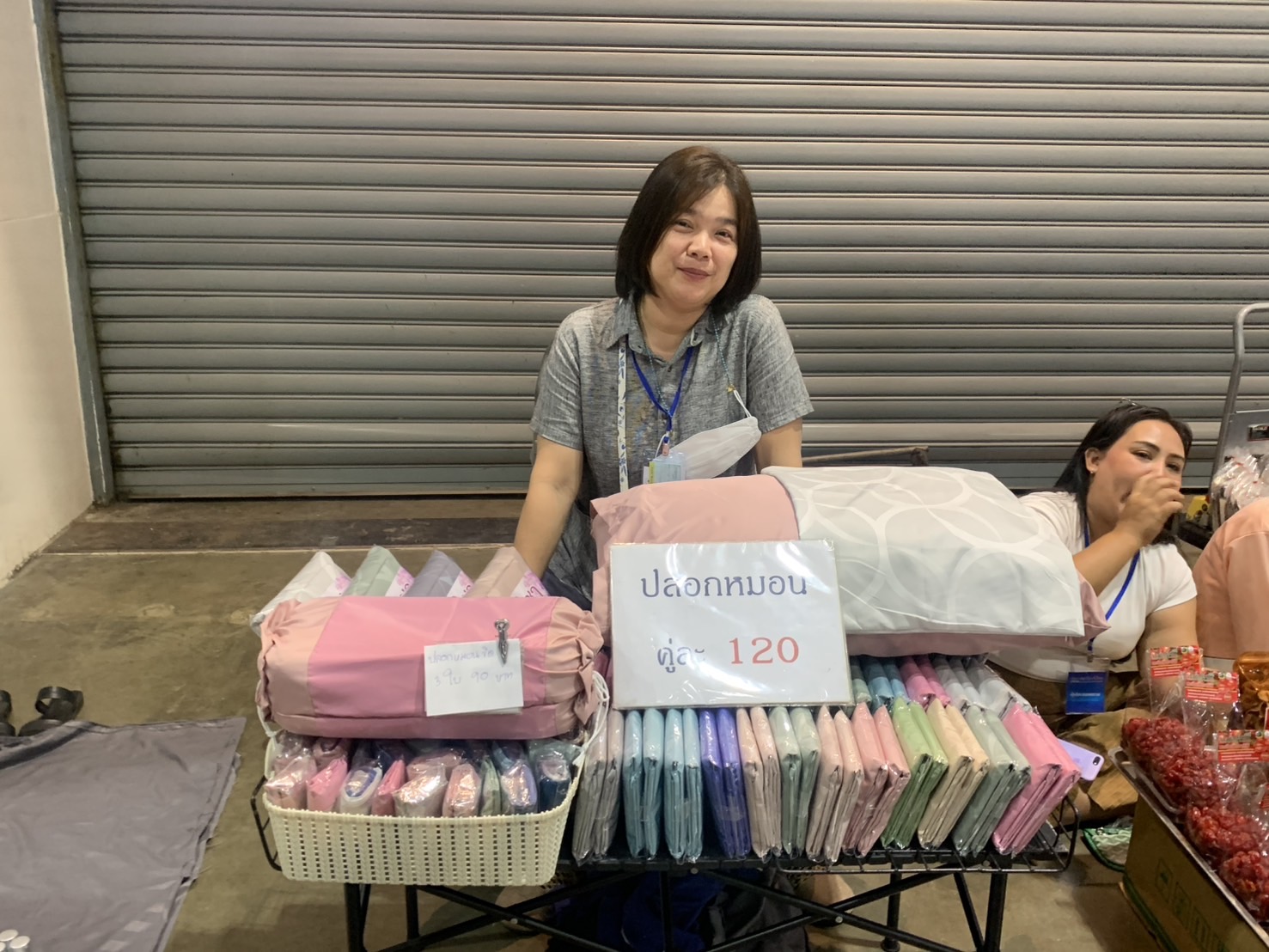 🛍️พช.ฉะเชิงเทรา นำผู้ผลิต ผู้ประกอบการ OTOP ร่วมจำหน่ายในงานศิลปาชีพ ประทีปไทย OTOP หลอมดวงใจ ด้วยพระบารมี (วันที่ 6)