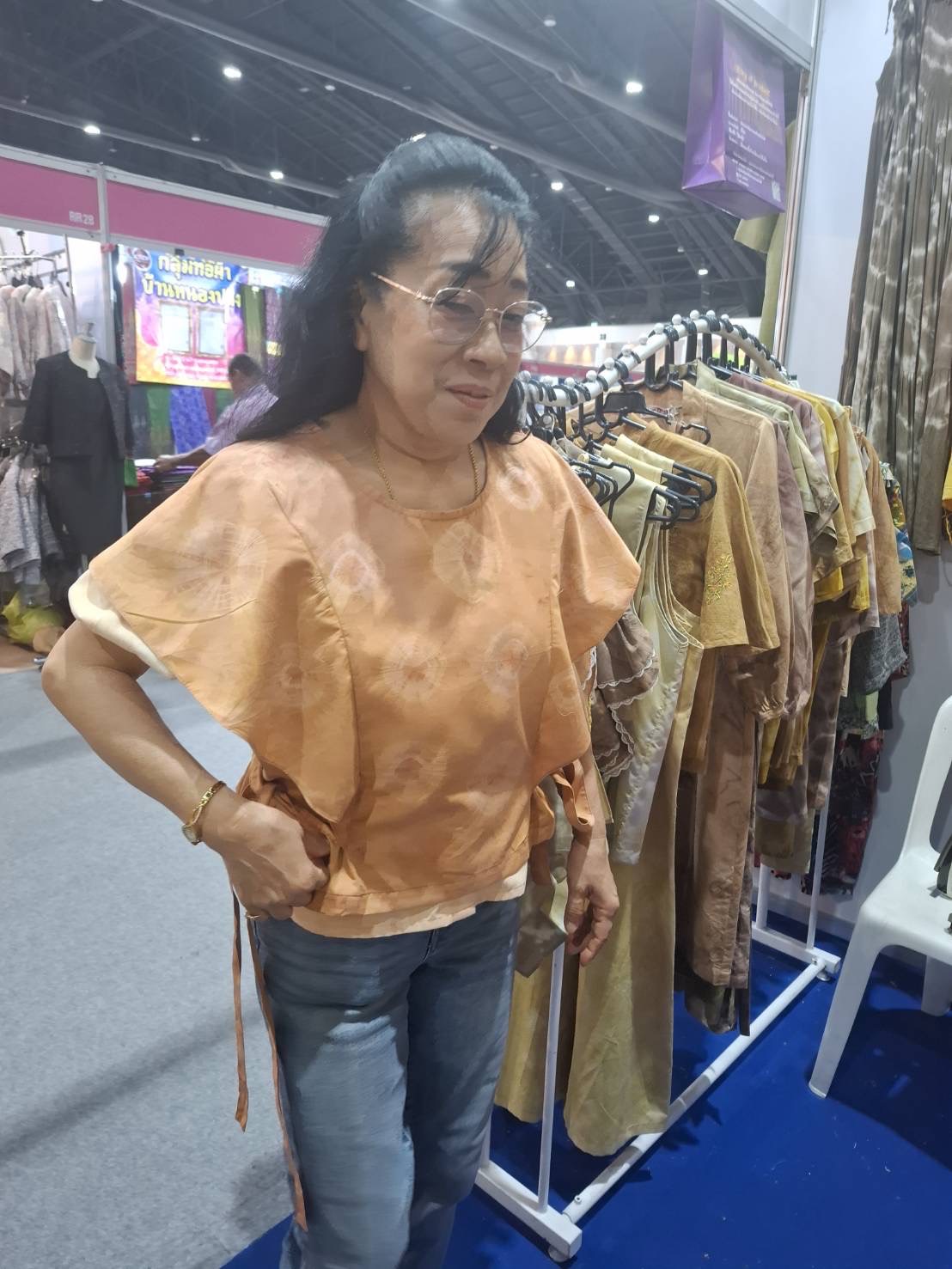 🛍️พช.ฉะเชิงเทรา นำผู้ผลิต ผู้ประกอบการ OTOP ร่วมจำหน่ายในงานศิลปาชีพ ประทีปไทย OTOP หลอมดวงใจ ด้วยพระบารมี (วันที่ 6)