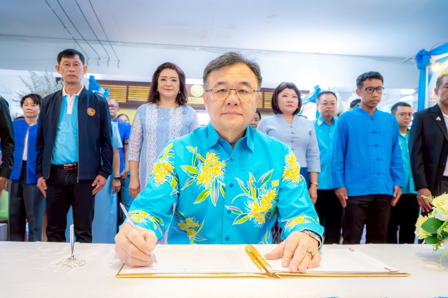 🩵❤️พัฒนาชุมชนฉะเชิงเทรา ร่วมพิธีลงนามถวายพระพรชัยมงคล สมเด็จพระนางเจ้าสิริกิติ์ พระบรมราชินีนาถ พระบรมราชชนนีพันปีหลวง เนื่องในโอกาสวันเฉลิมพระชนมพรรษา 12 สิงหาคม 2568