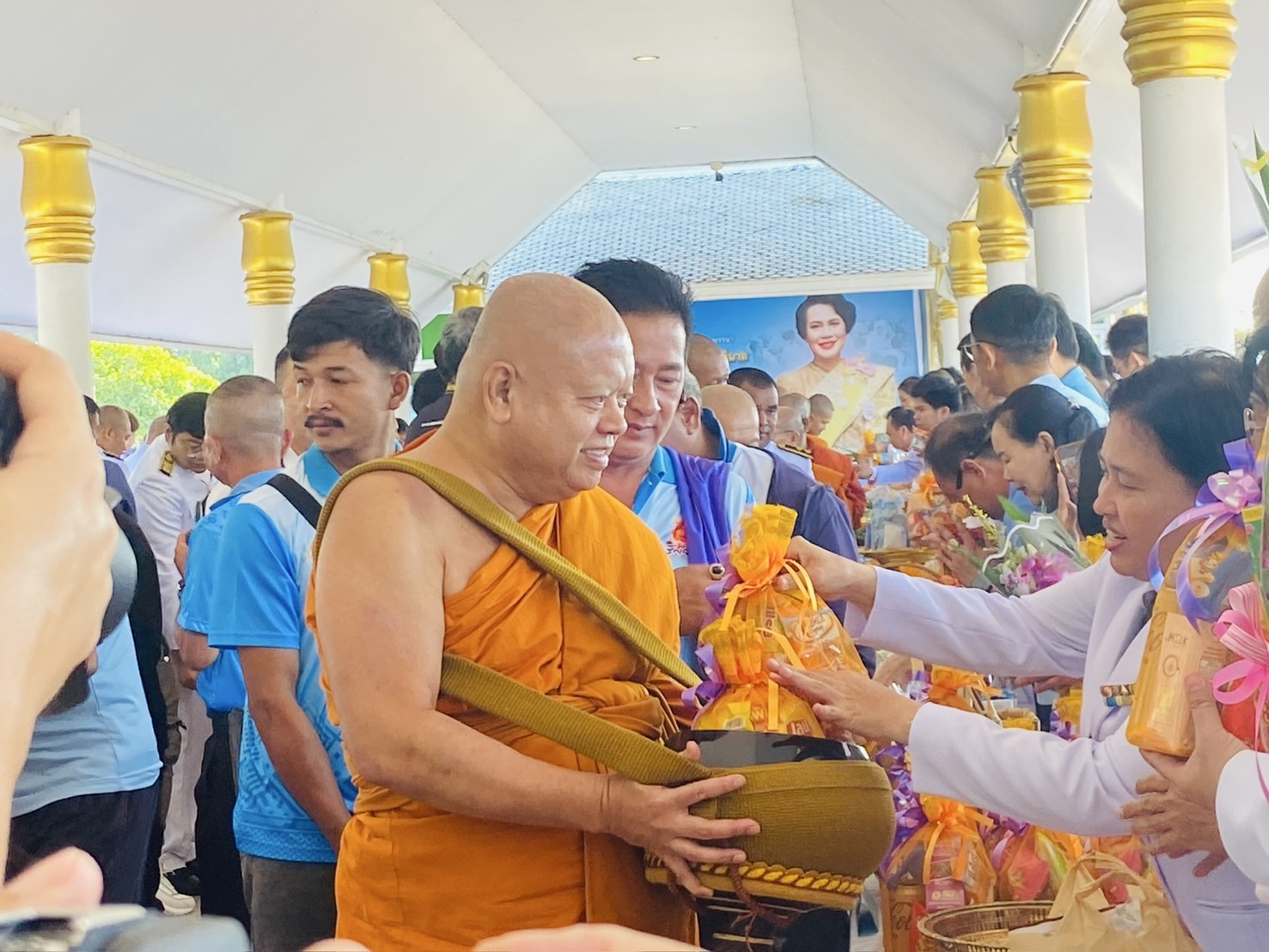 🩵พช.ฉะเชิงเทรา ร่วมพิธีเจริญพระพุทธมนต์และทำบุญตักบาตรถวายพระราชกุศล เนื่องในโอกาสมหามงคลเฉลิมพระชนมพรรษา 93 พรรษา สมเด็จพระนางเจ้าสิริกิติ์ พระบรมราชินีนาถ พระบรมราชชนนีพันปีหลวง 12 สิงหาคม 2568